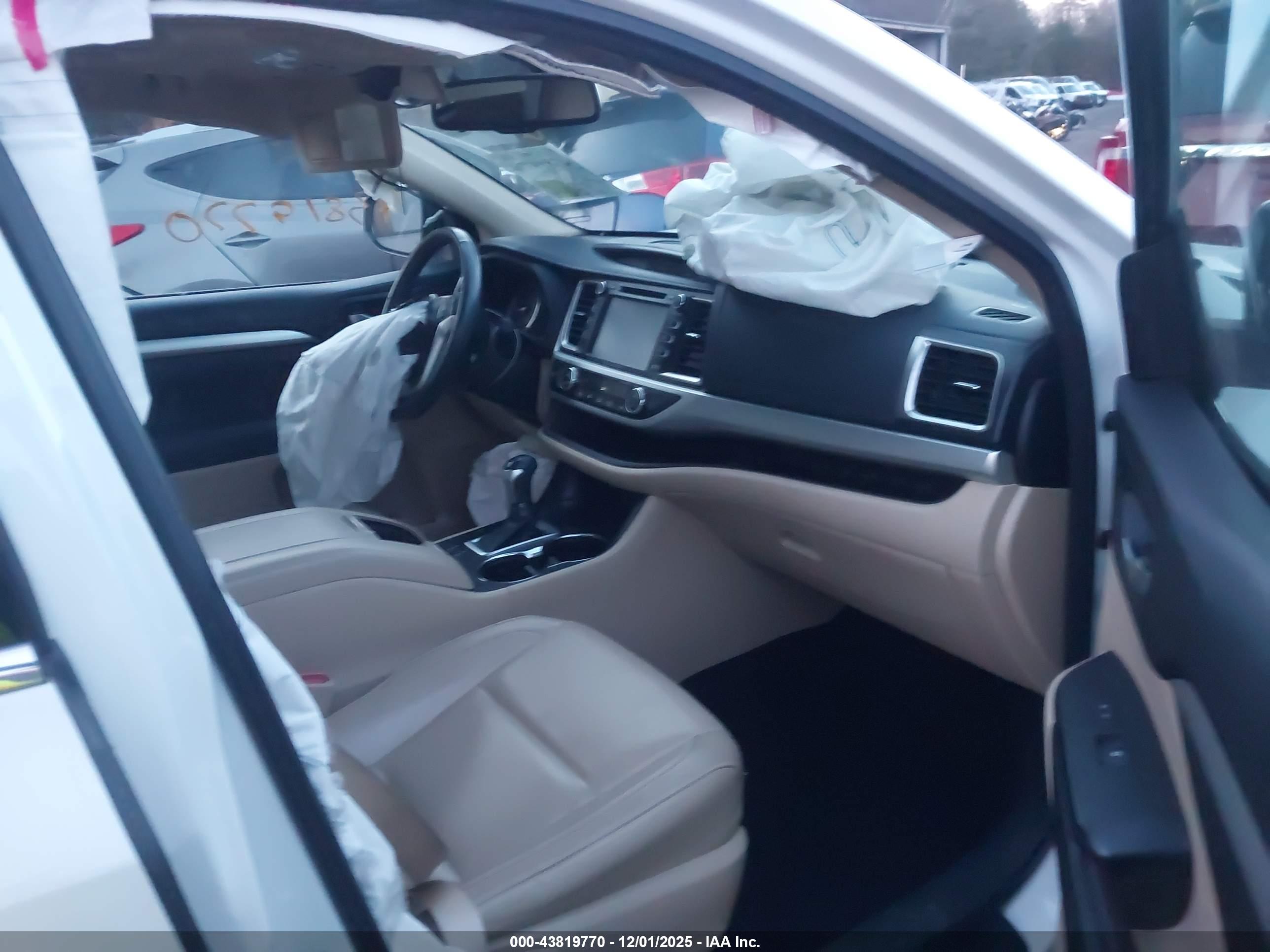 TOYOTA HIGHLANDER image 5