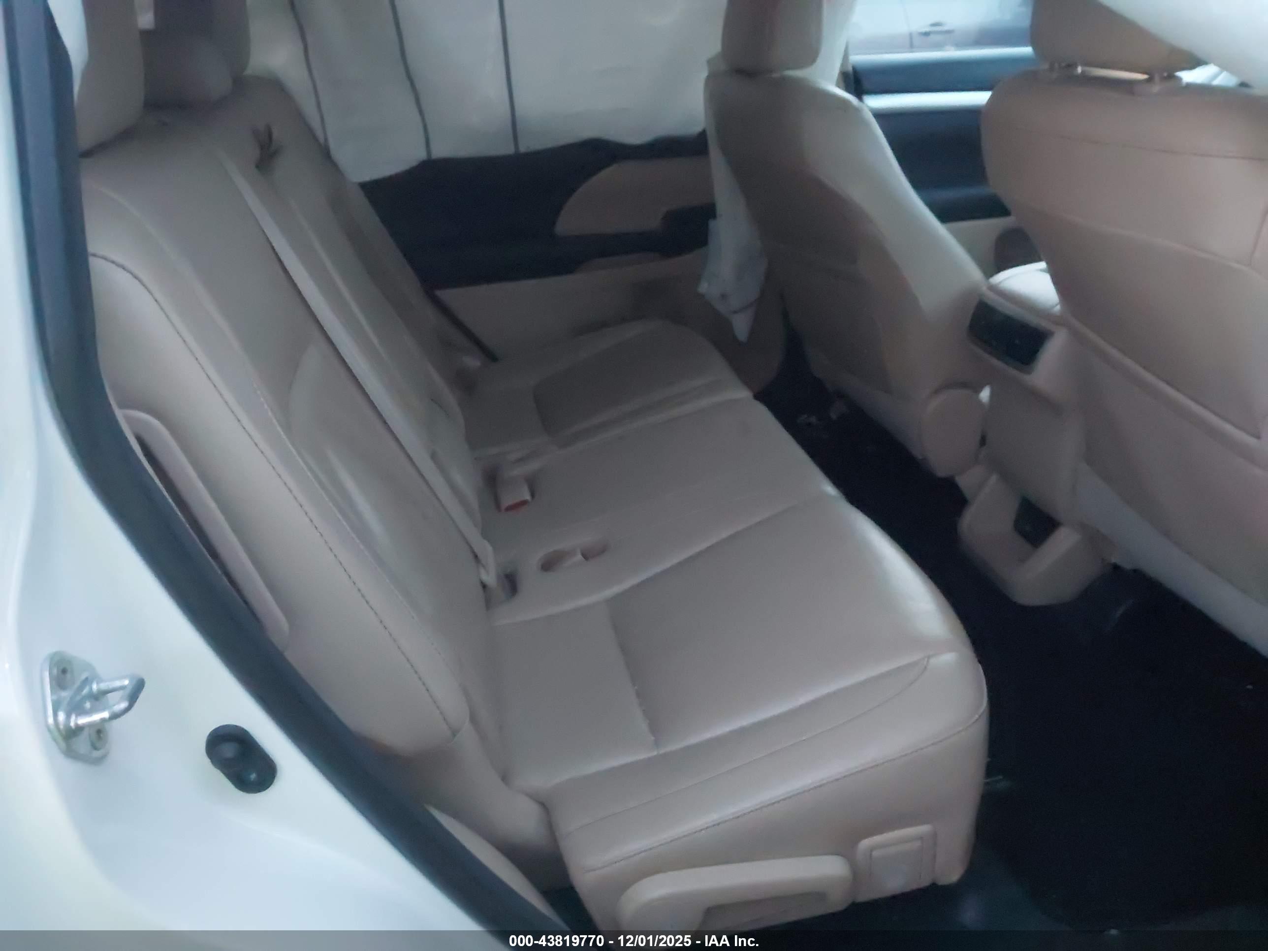 TOYOTA HIGHLANDER image 8