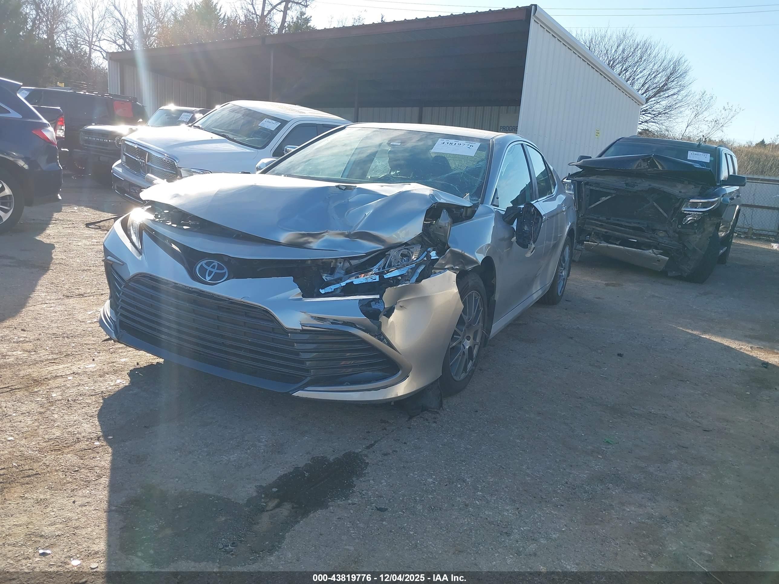 TOYOTA CAMRY image 2