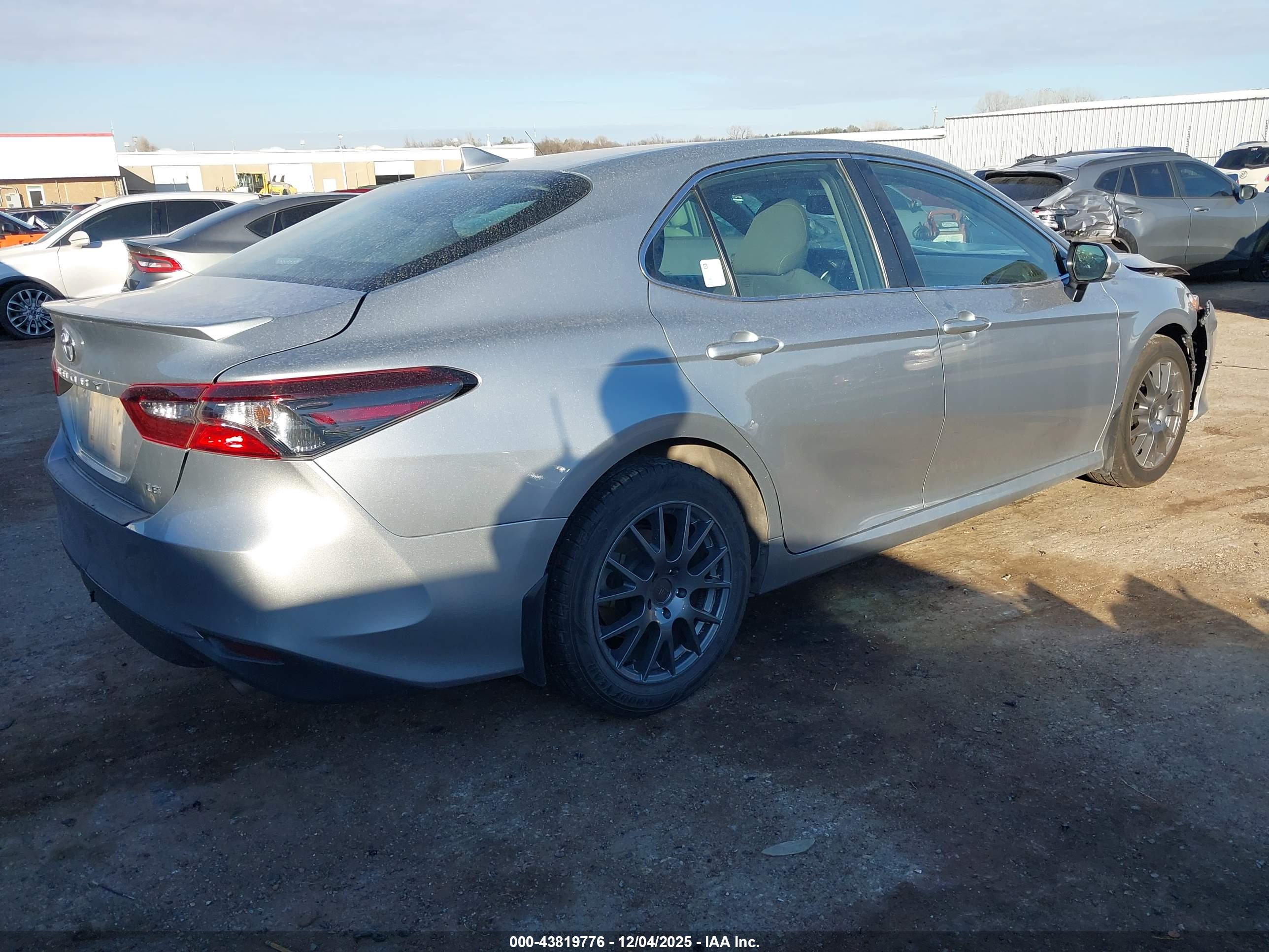 TOYOTA CAMRY image 4
