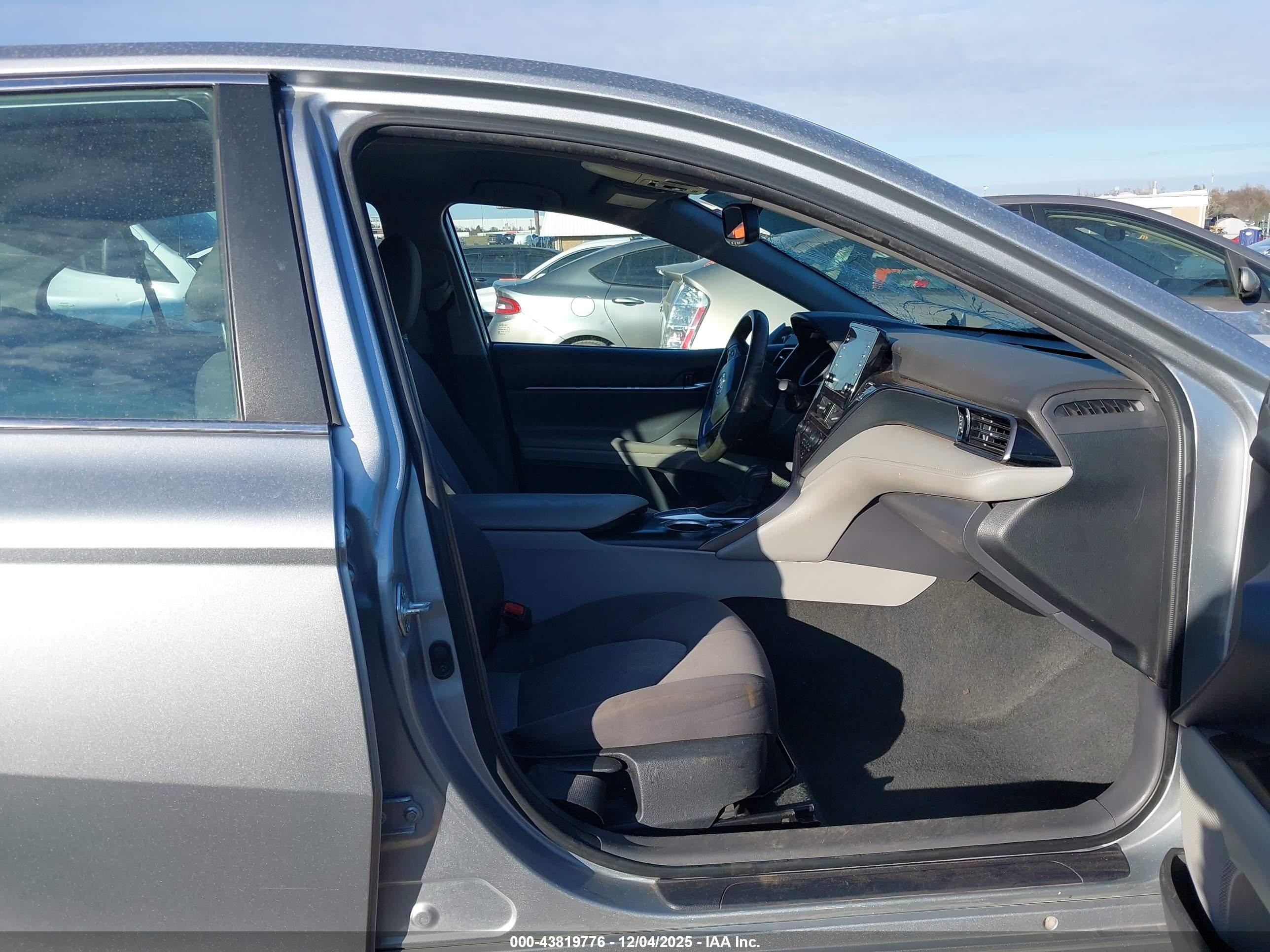 TOYOTA CAMRY image 5