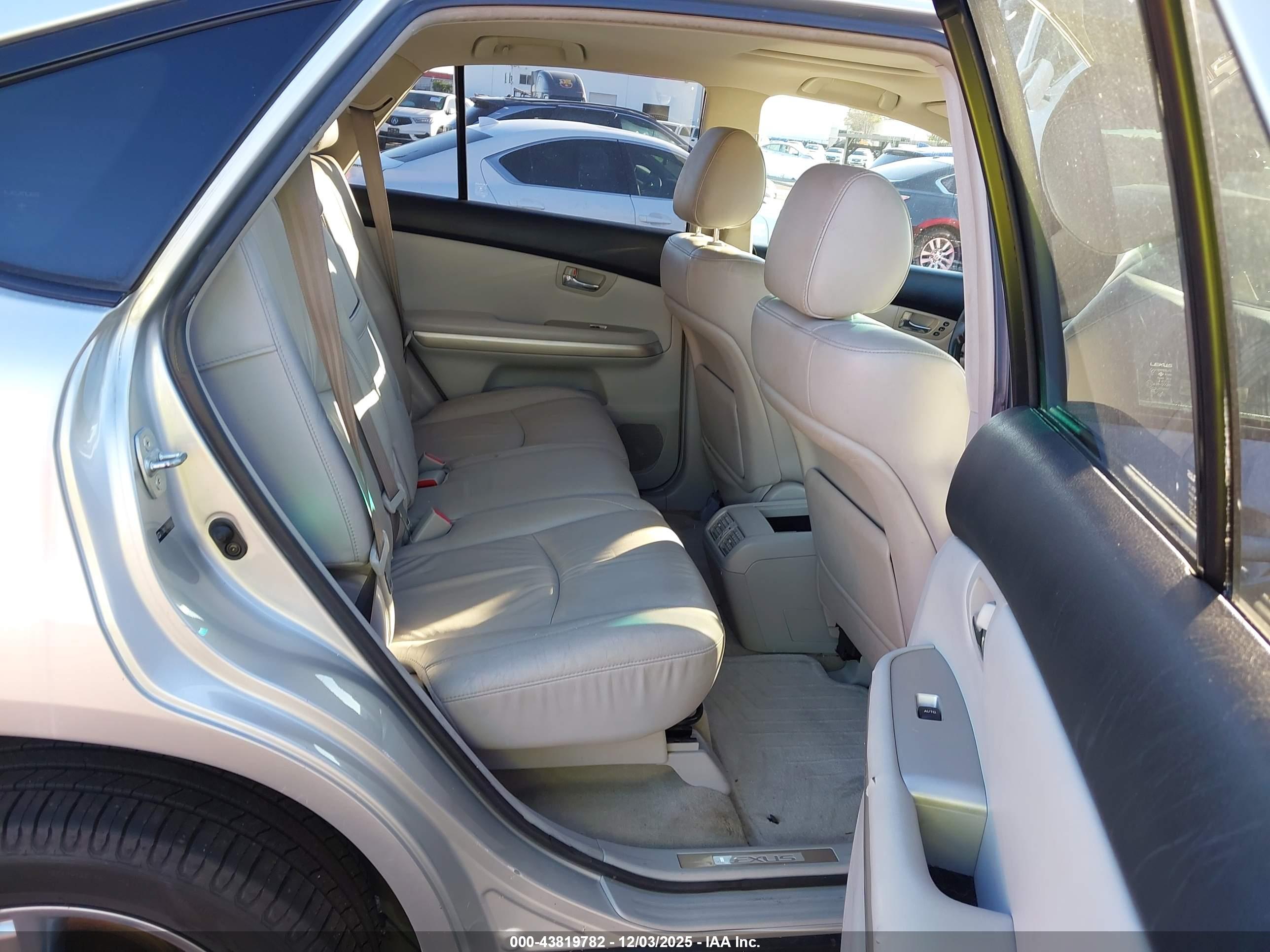 LEXUS RX image 8