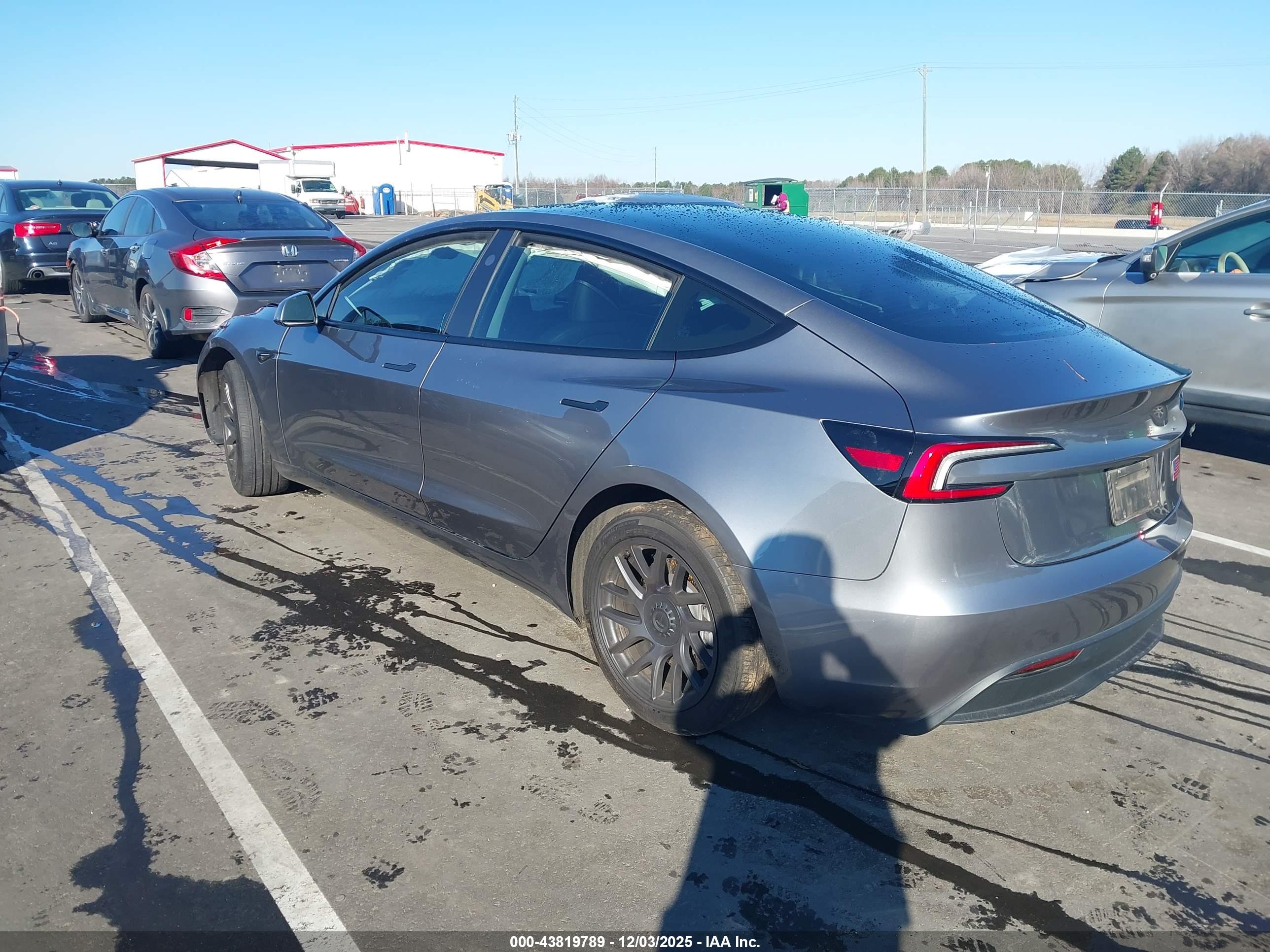 TESLA MODEL image 3