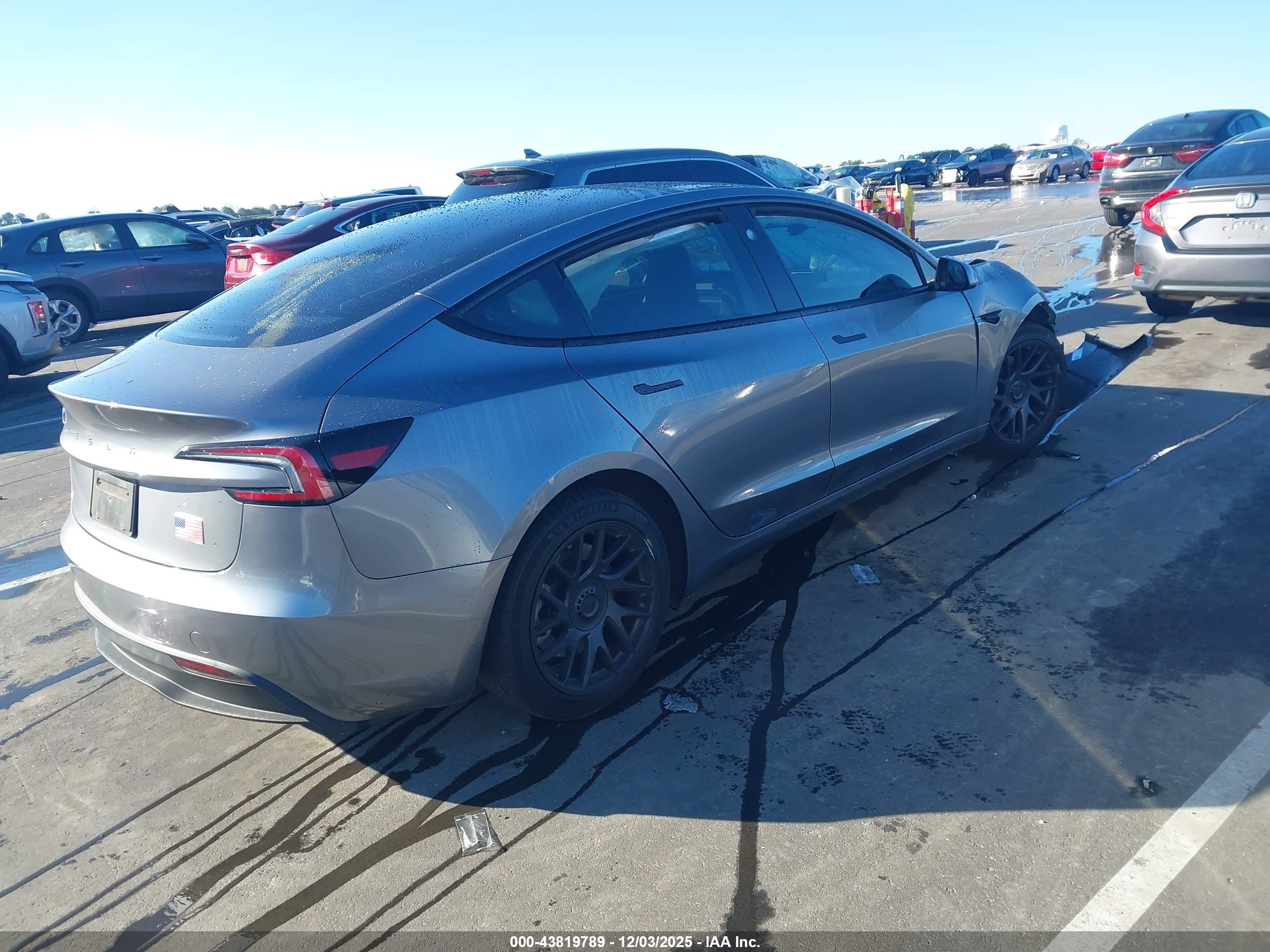 TESLA MODEL image 4