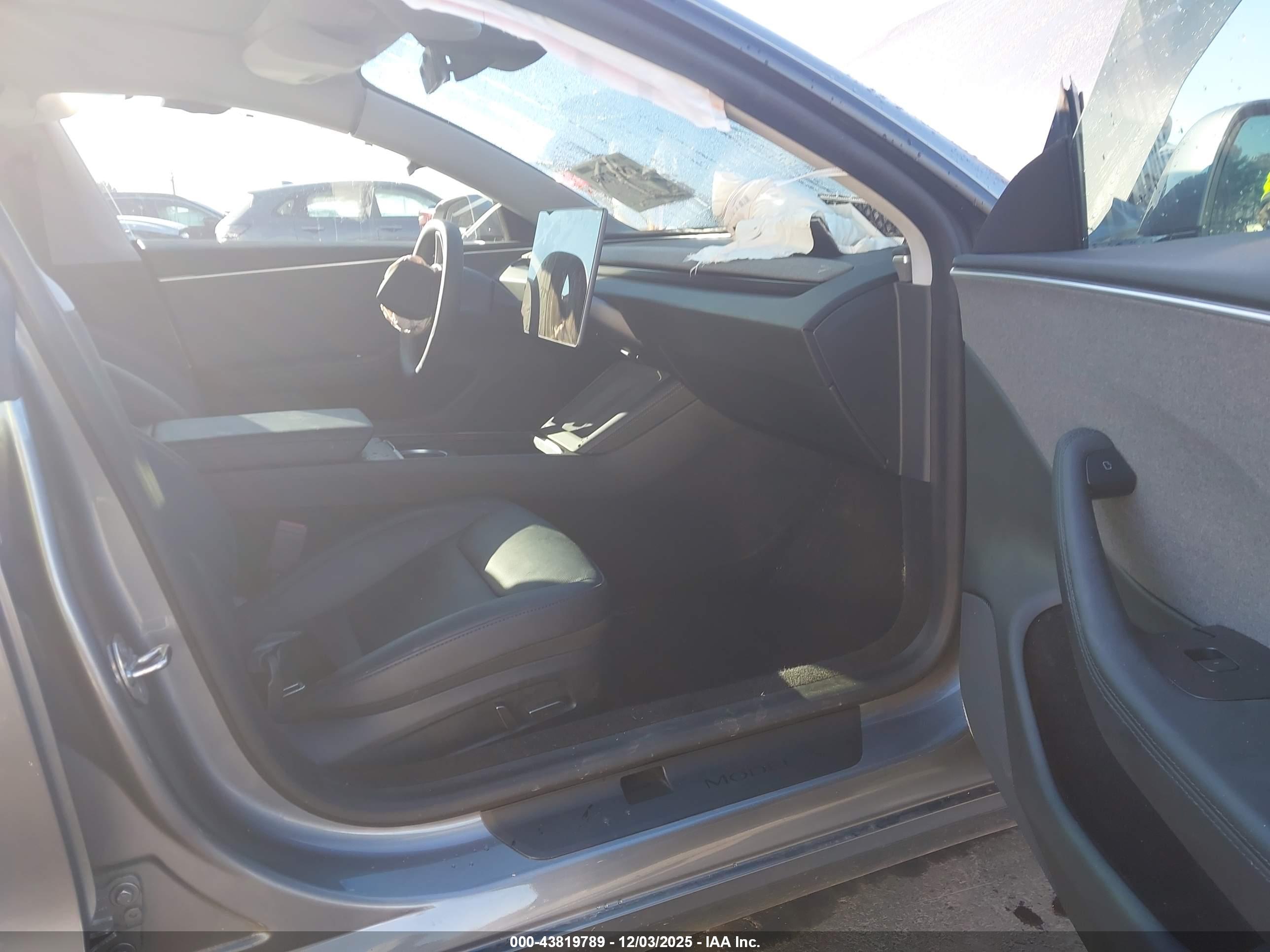 TESLA MODEL image 5