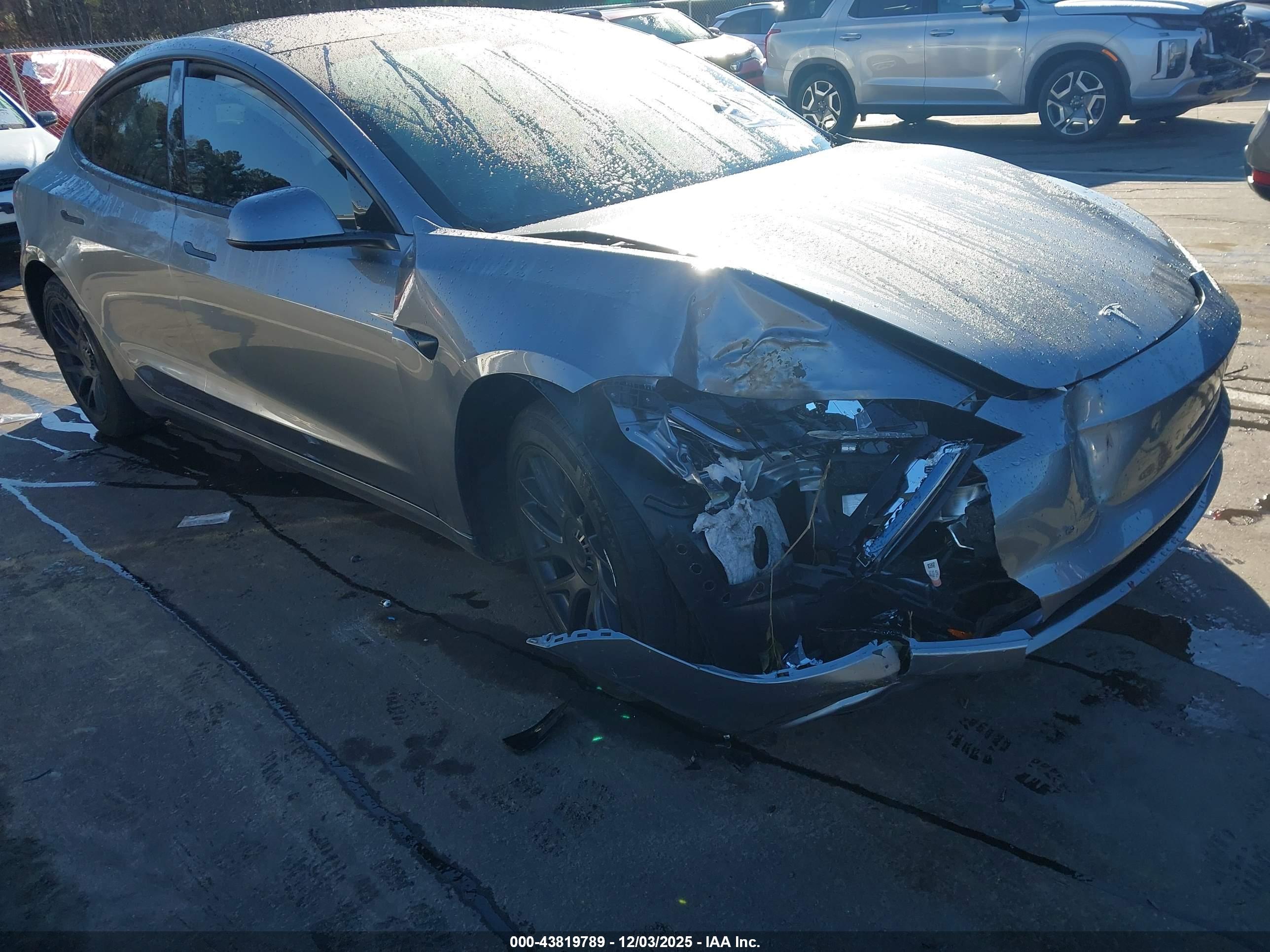 TESLA MODEL image 6