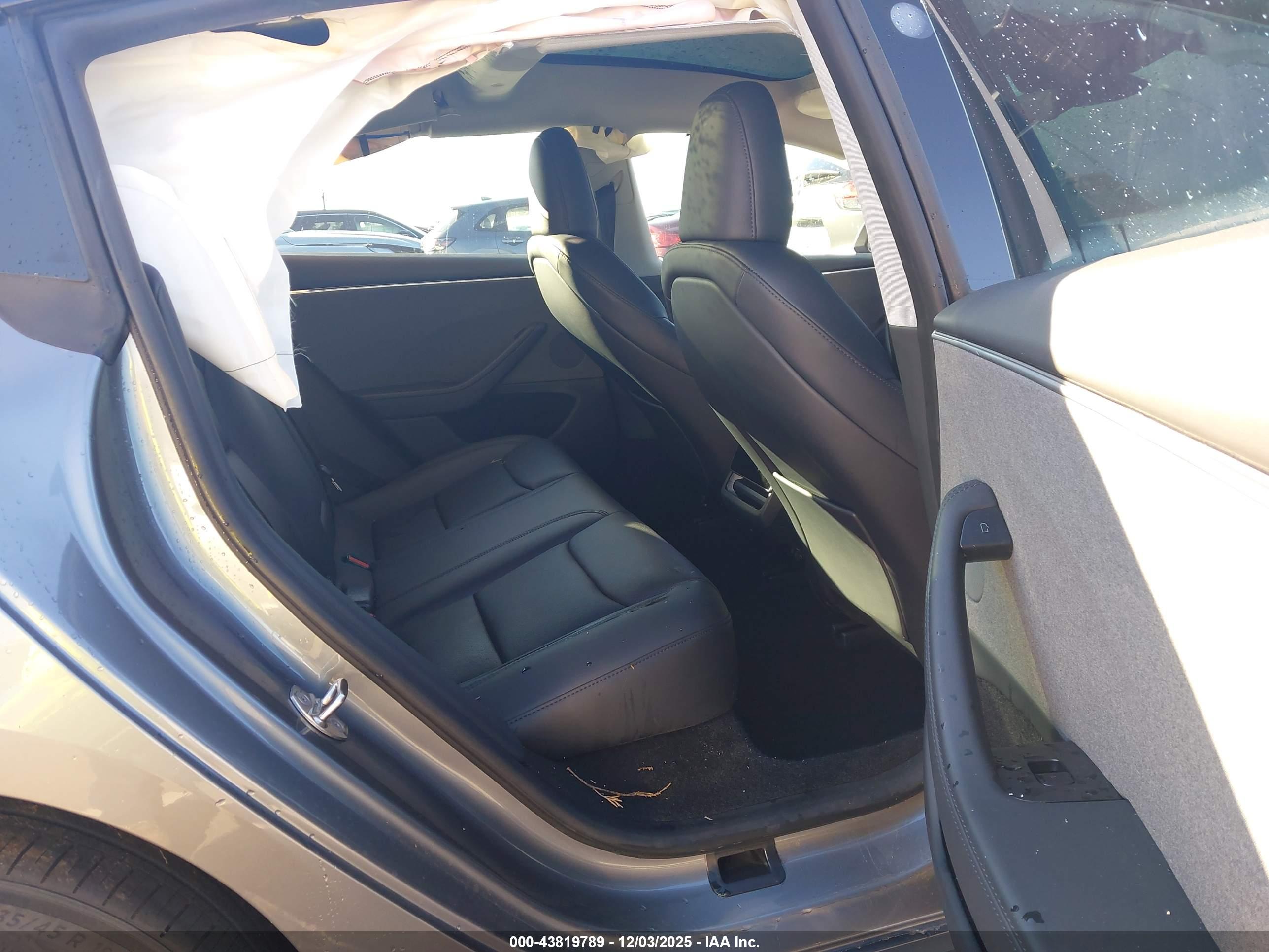 TESLA MODEL image 8