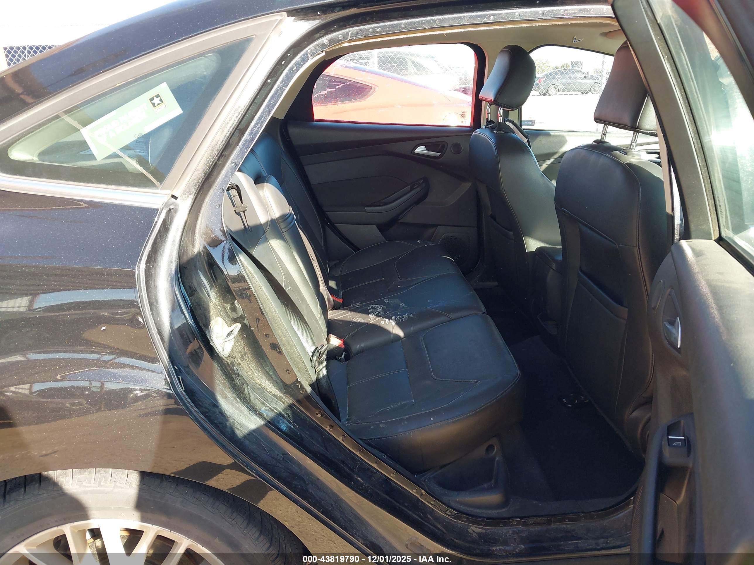 FORD FOCUS image 8