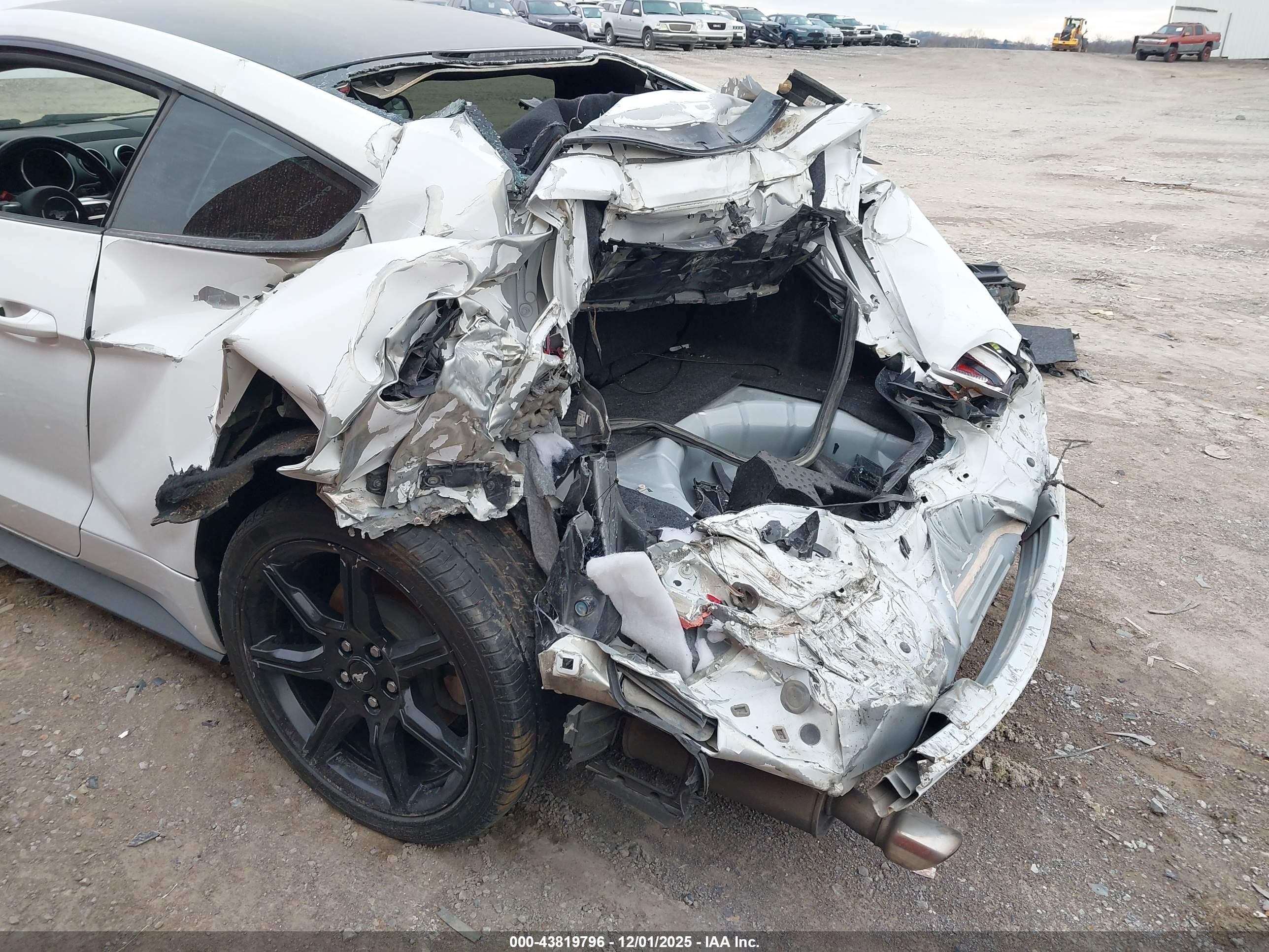 FORD MUSTANG image 6