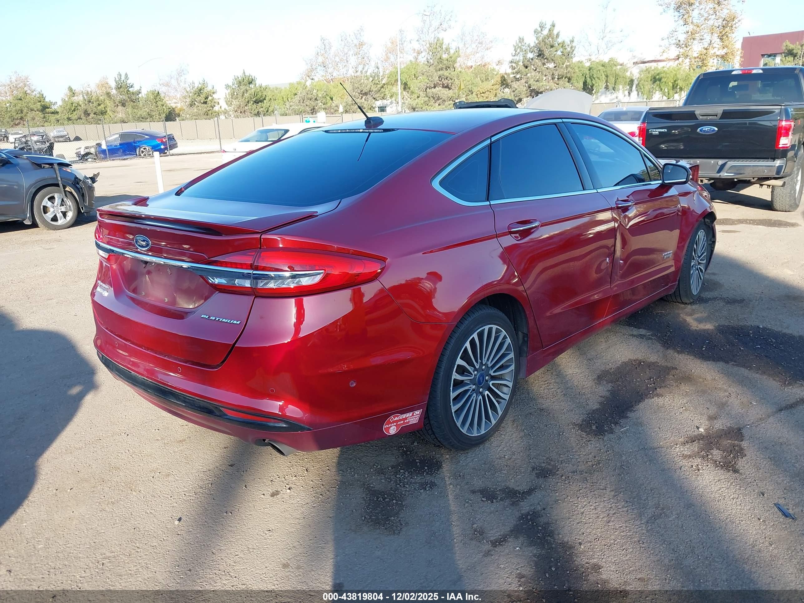 FORD FUSION image 4