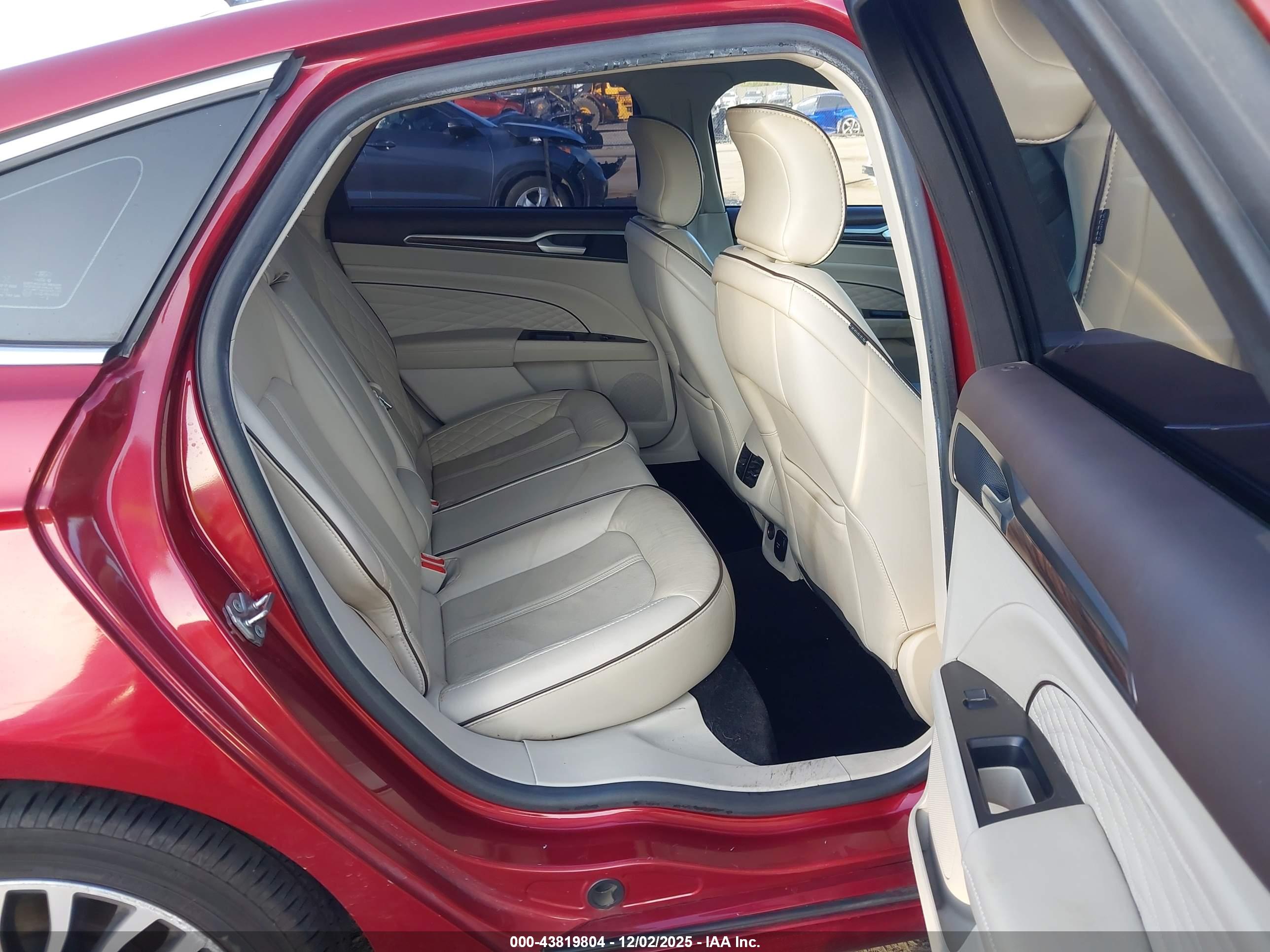 FORD FUSION image 8