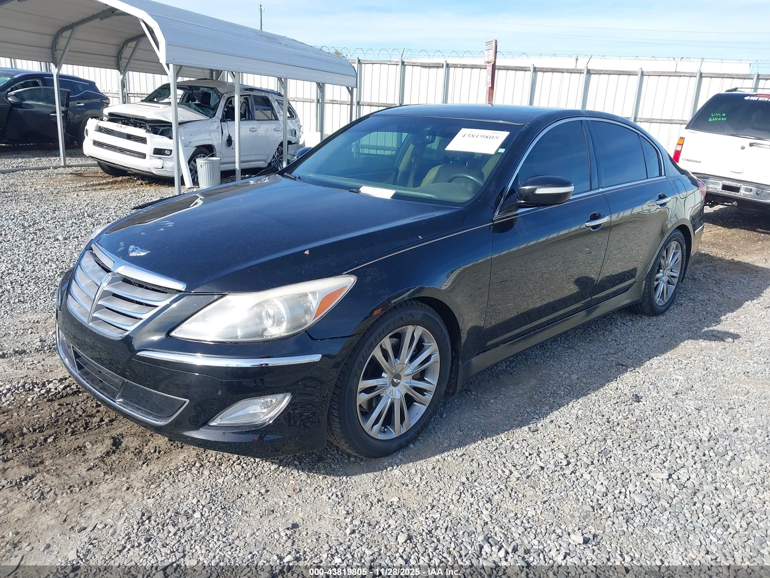 HYUNDAI GENESIS image 2