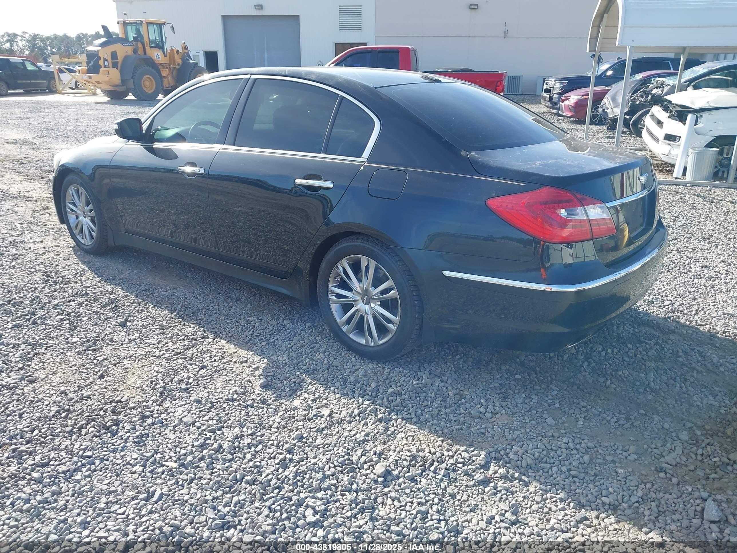 HYUNDAI GENESIS image 3