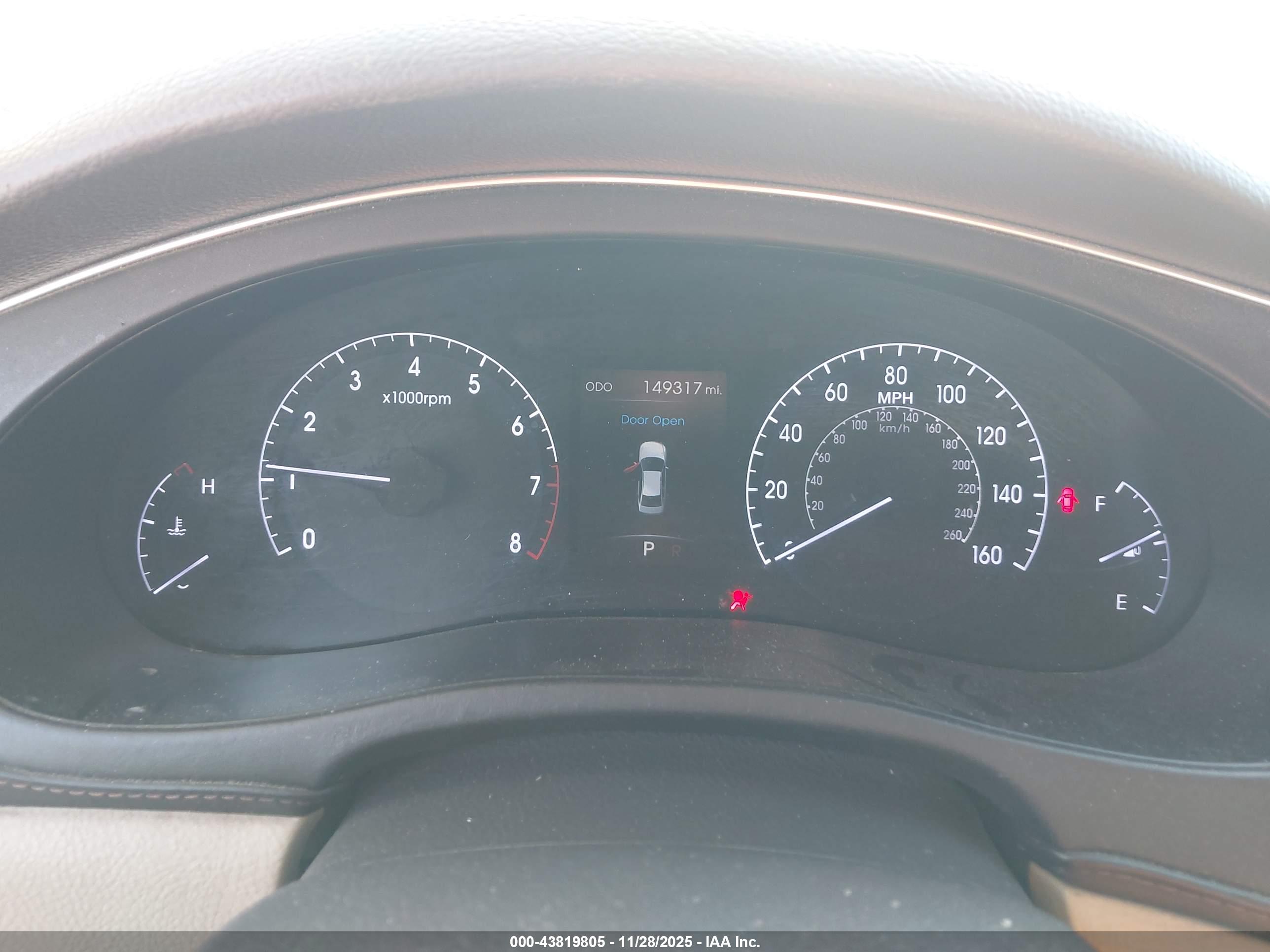 HYUNDAI GENESIS image 7