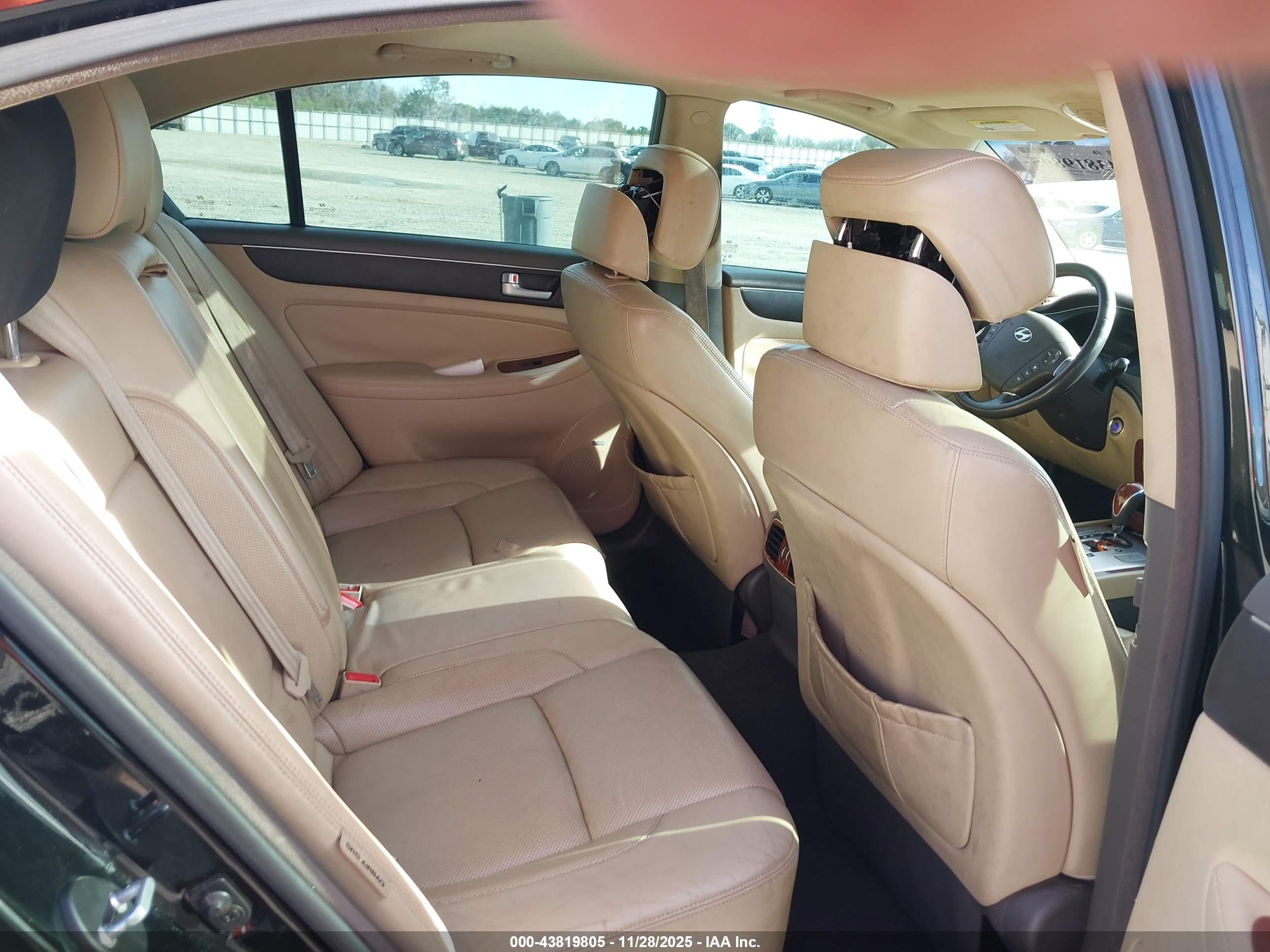 HYUNDAI GENESIS image 8
