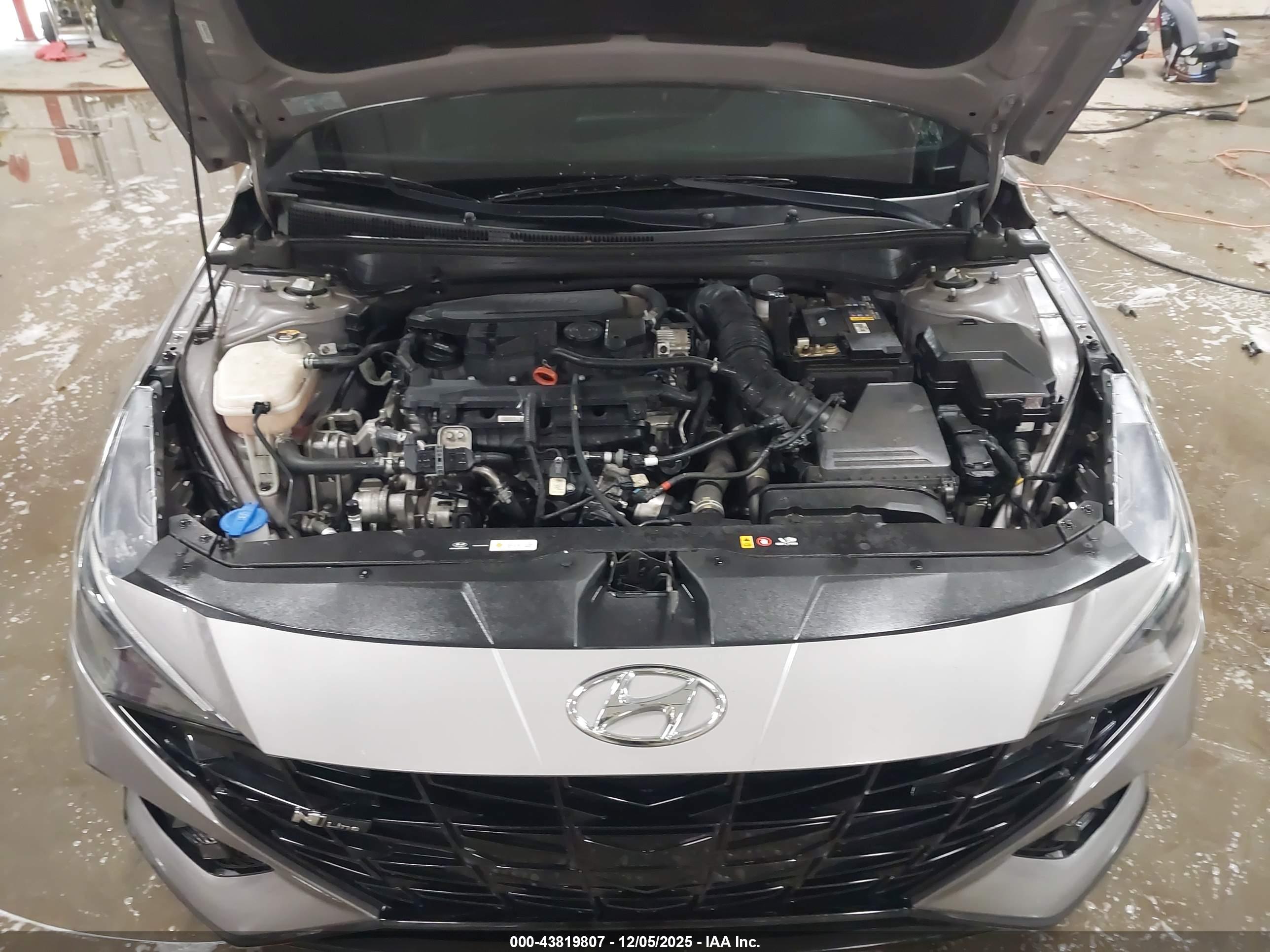 HYUNDAI ELANTRA image 10
