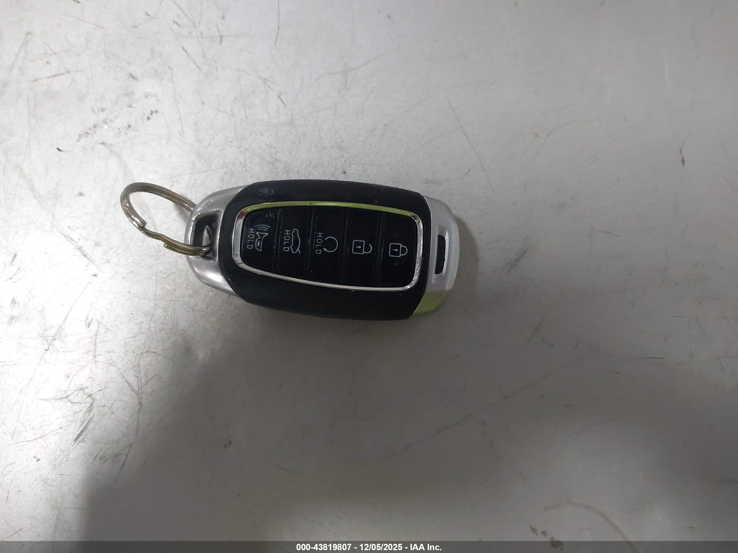 HYUNDAI ELANTRA image 11
