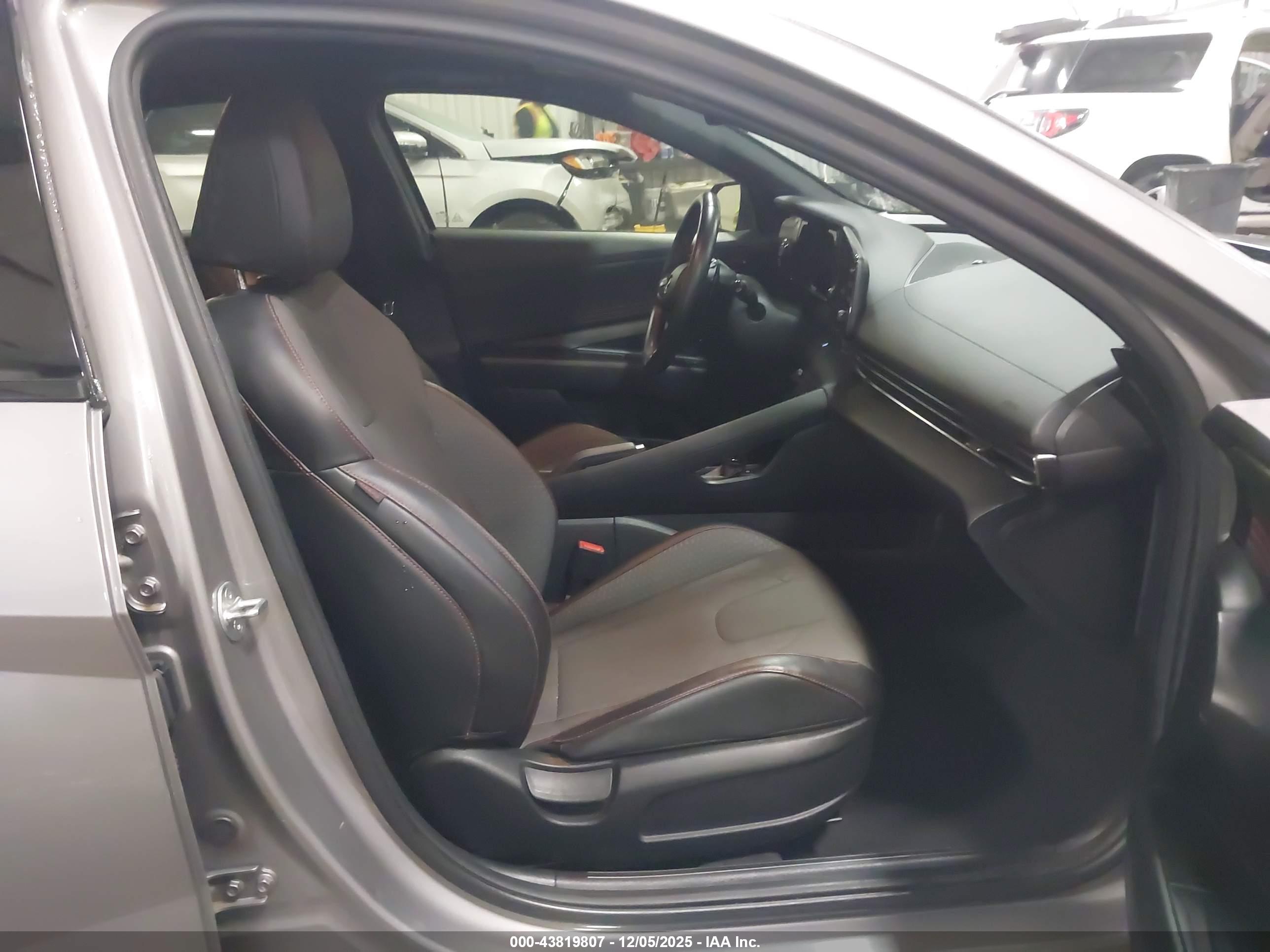 HYUNDAI ELANTRA image 5
