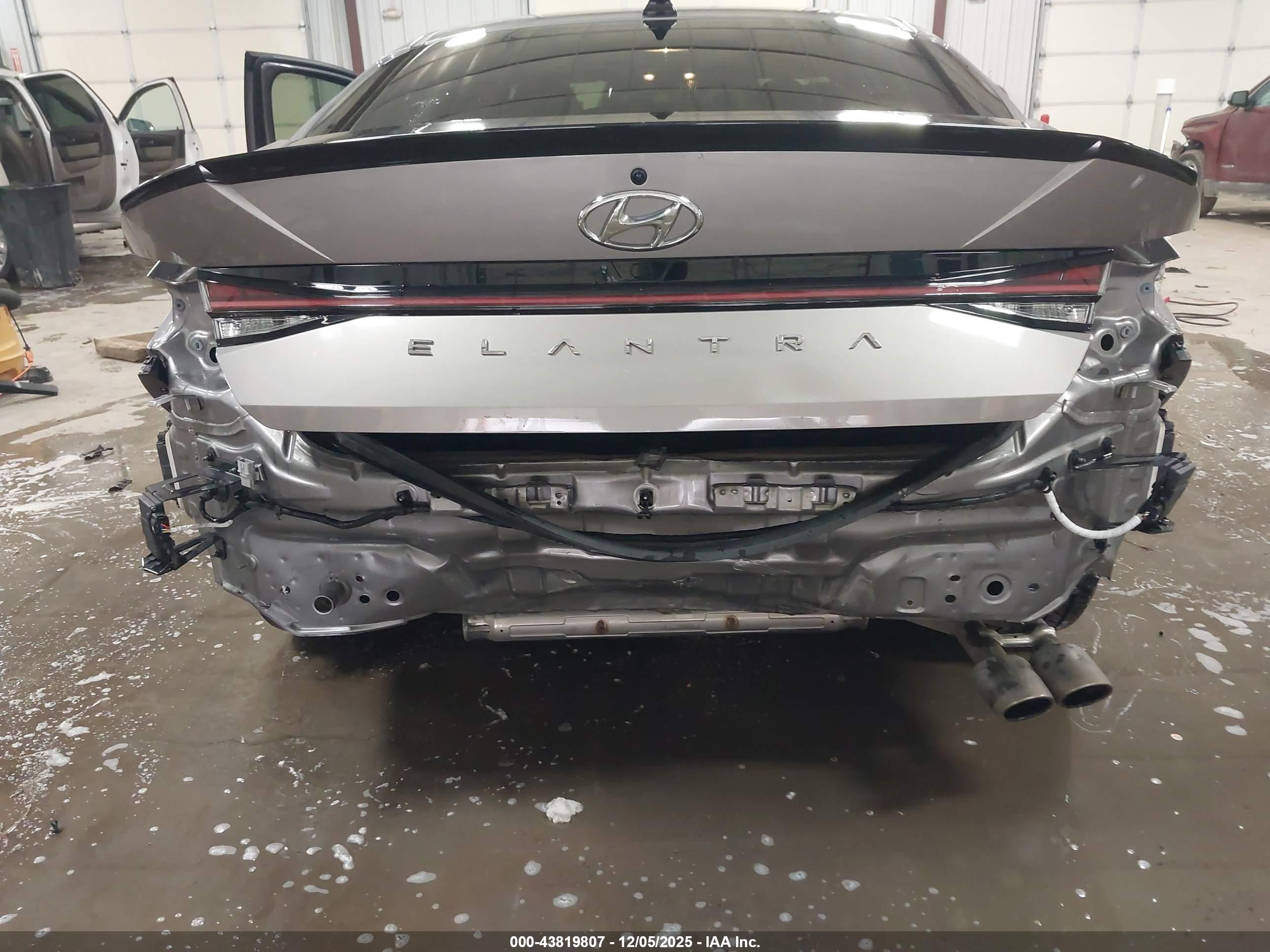 HYUNDAI ELANTRA image 6