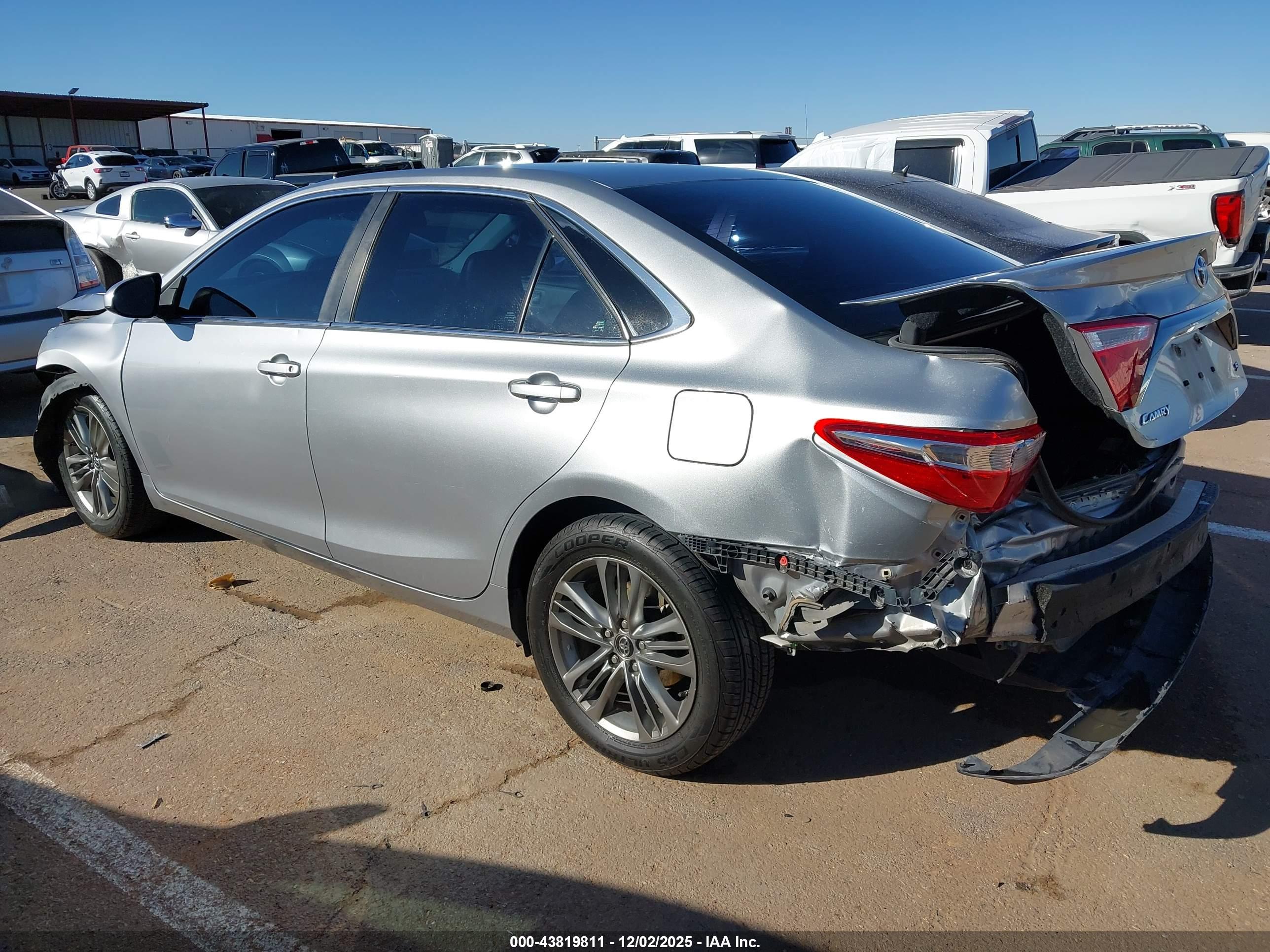 TOYOTA CAMRY image 3