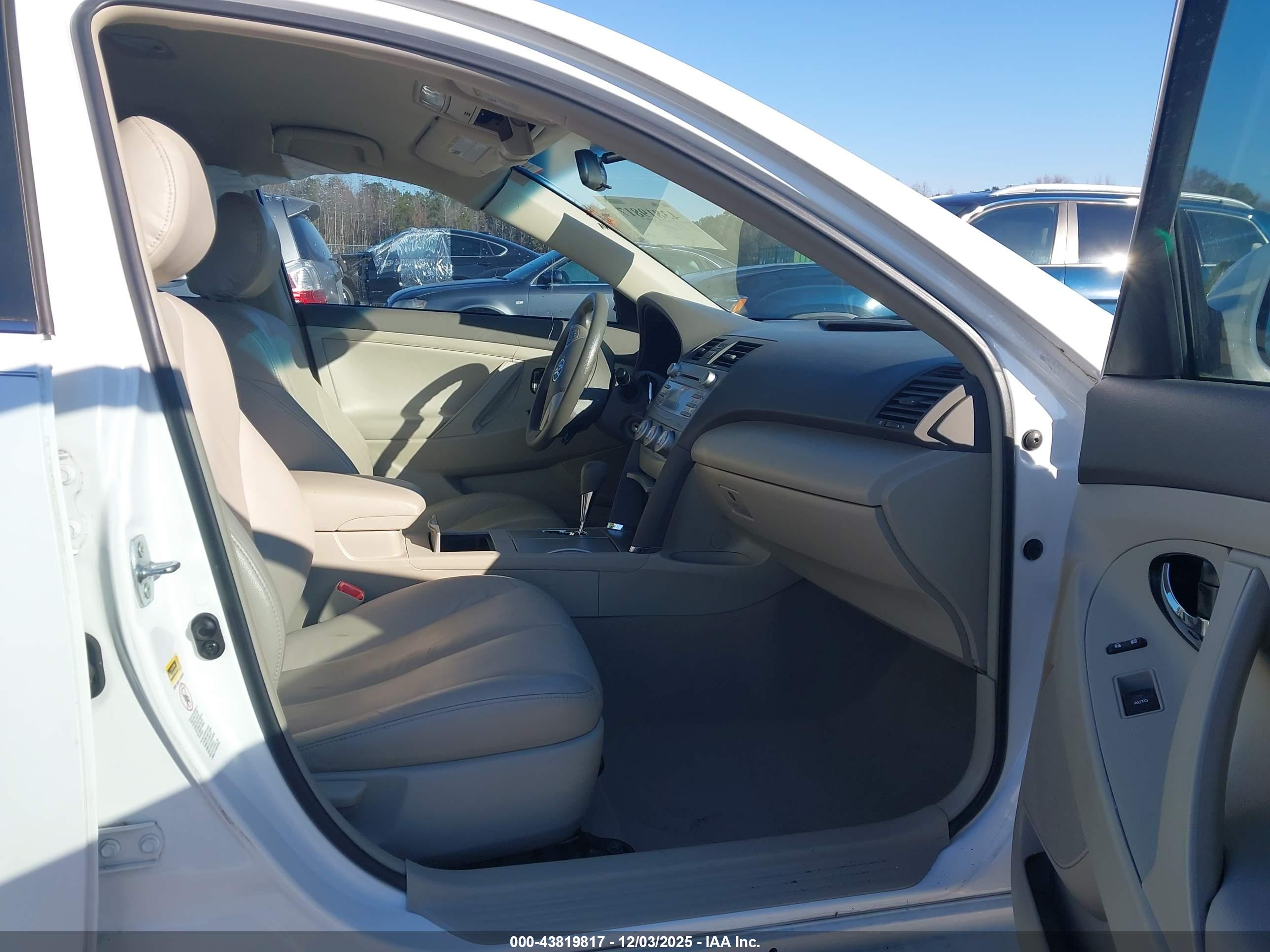 TOYOTA CAMRY image 5