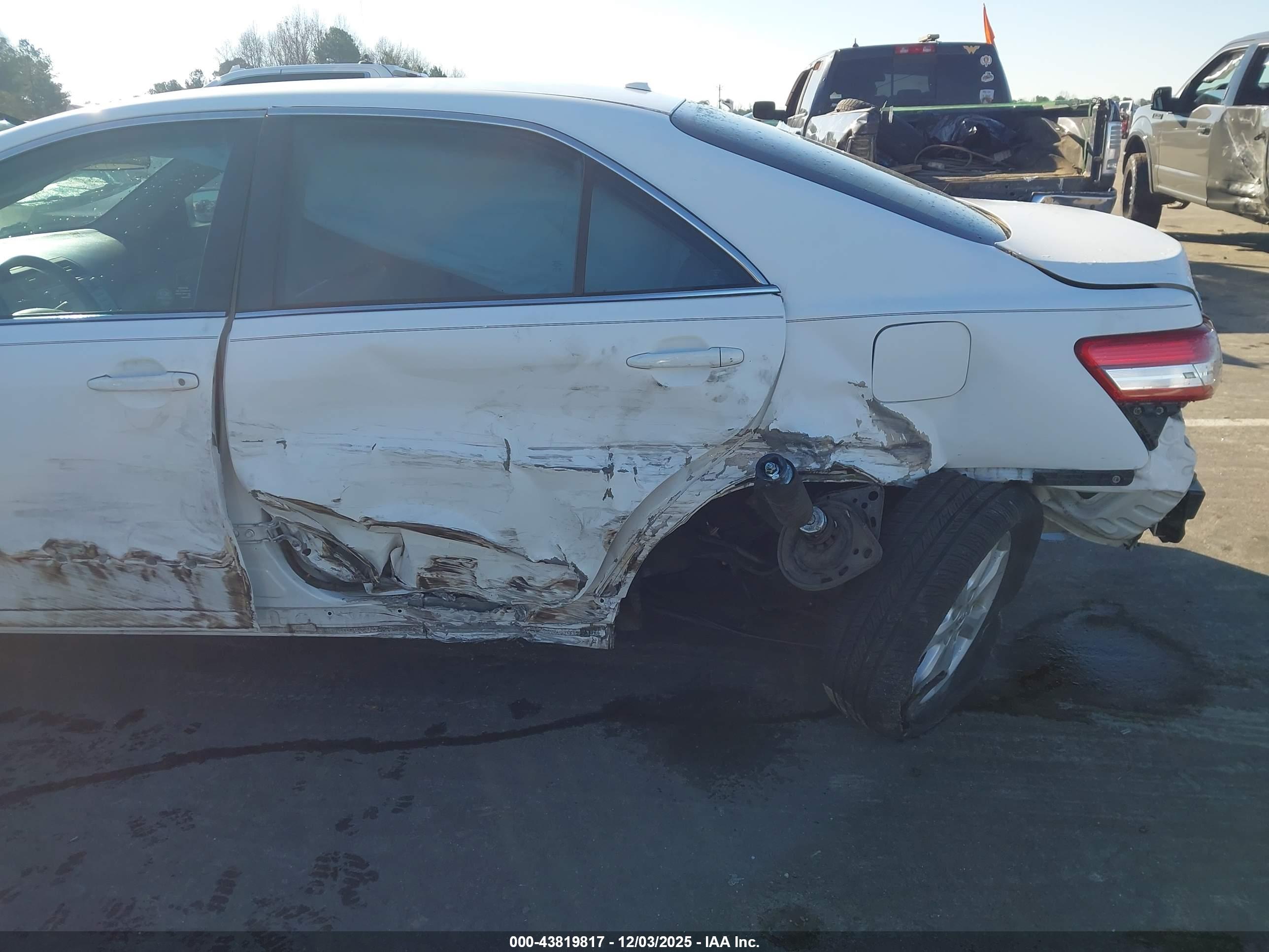 TOYOTA CAMRY image 6