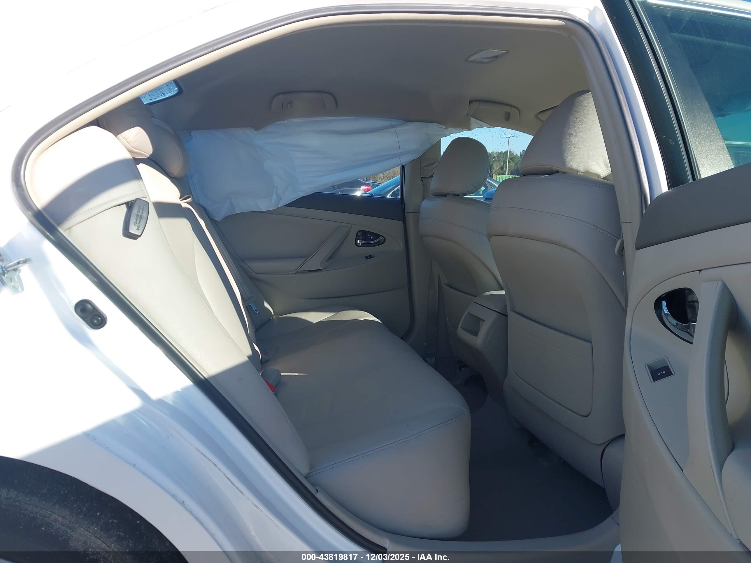 TOYOTA CAMRY image 8