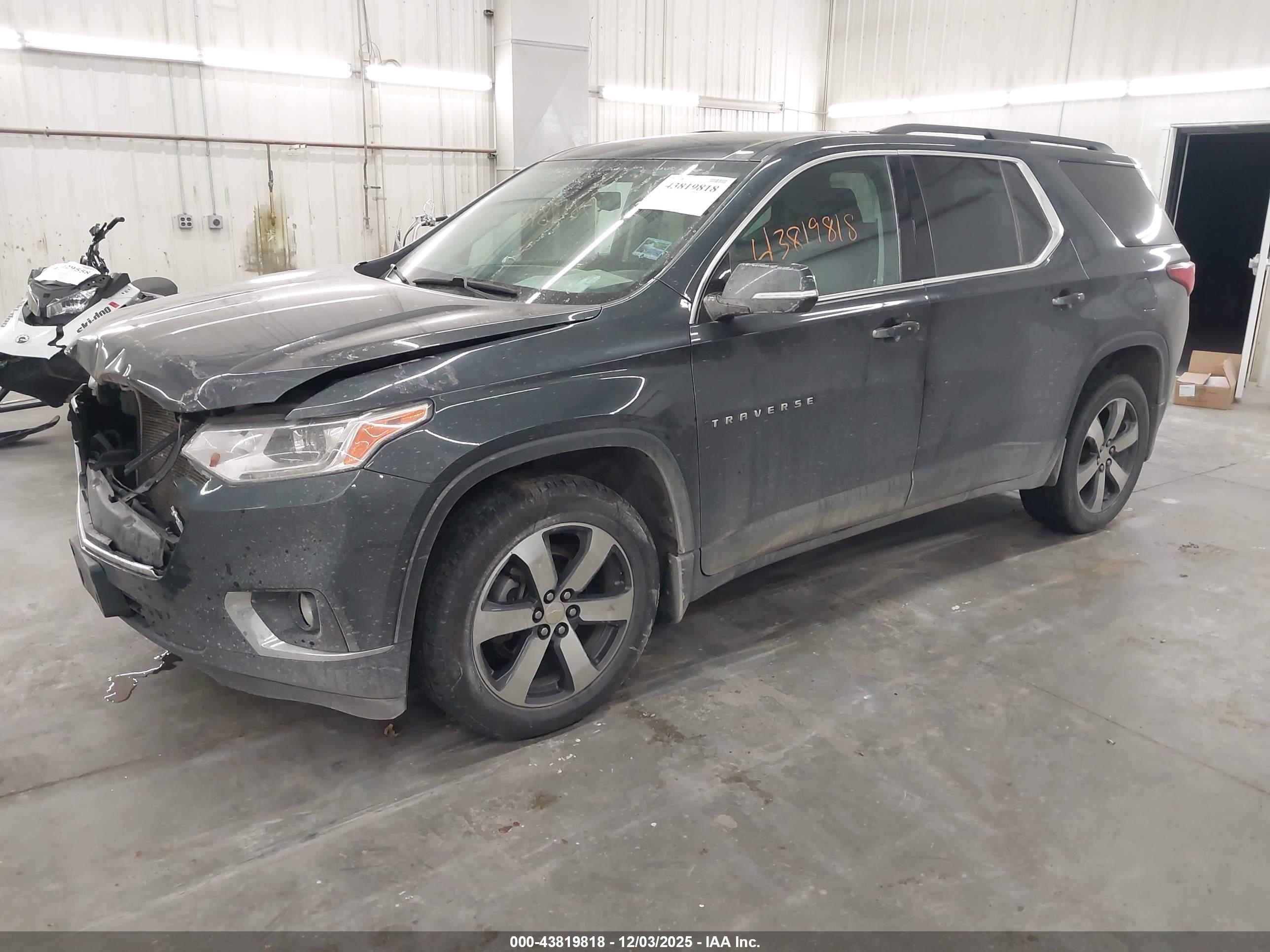 CHEVROLET TRAVERSE image 2