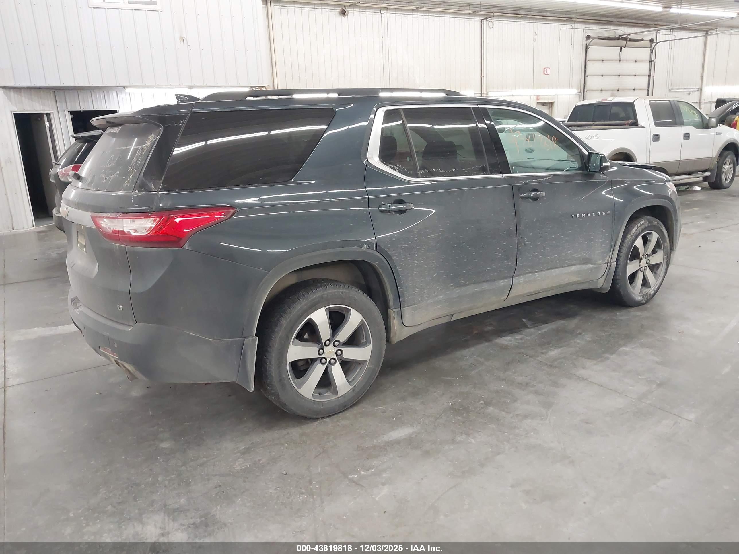 CHEVROLET TRAVERSE image 4