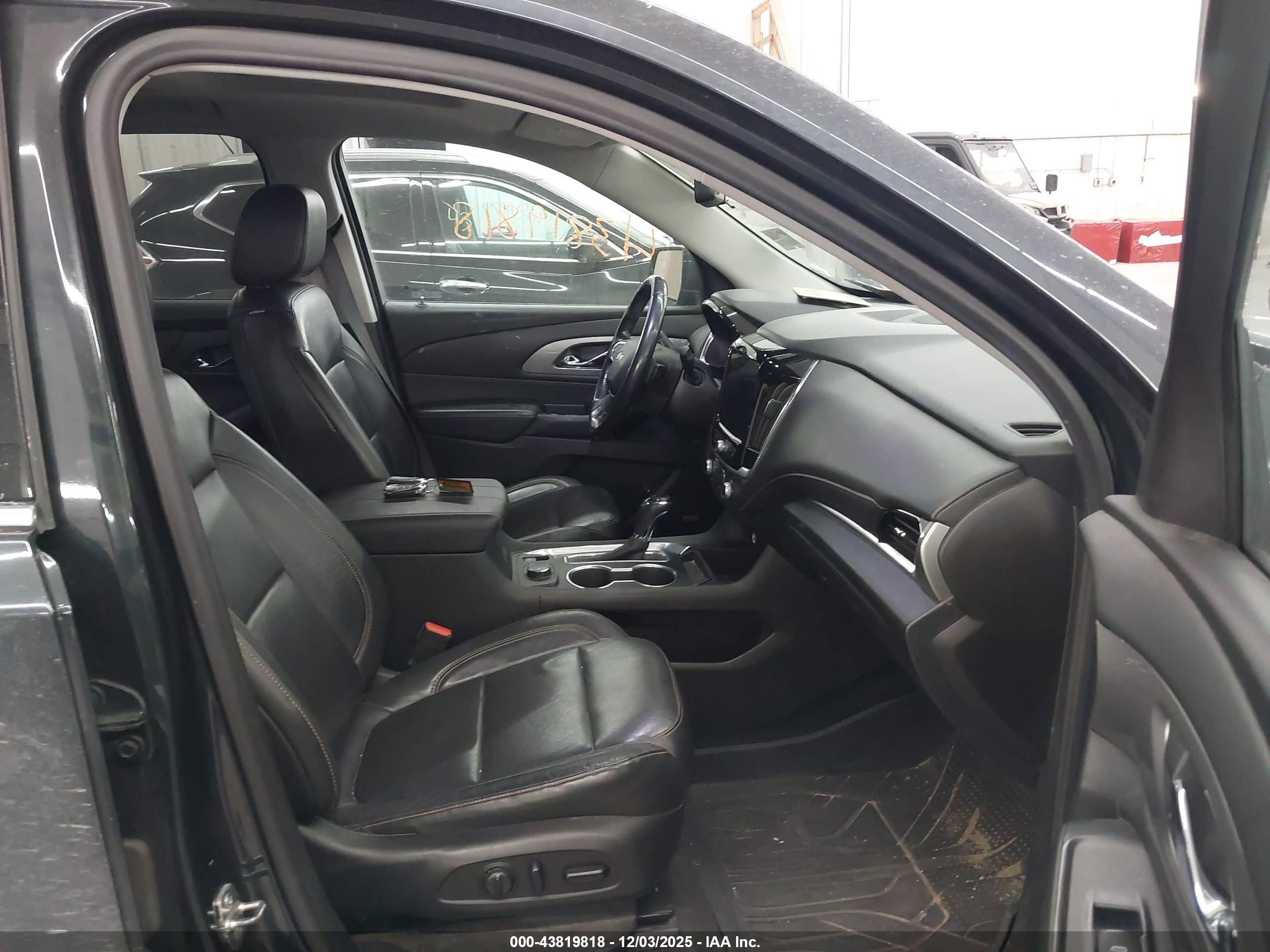 CHEVROLET TRAVERSE image 5