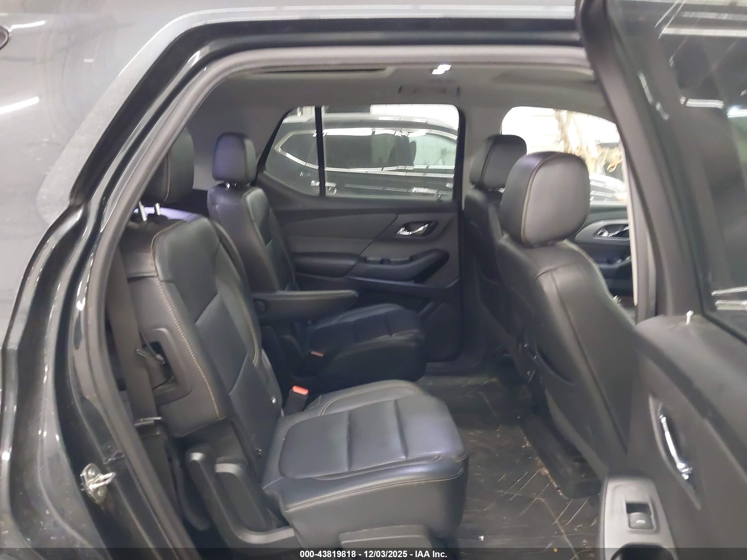 CHEVROLET TRAVERSE image 8