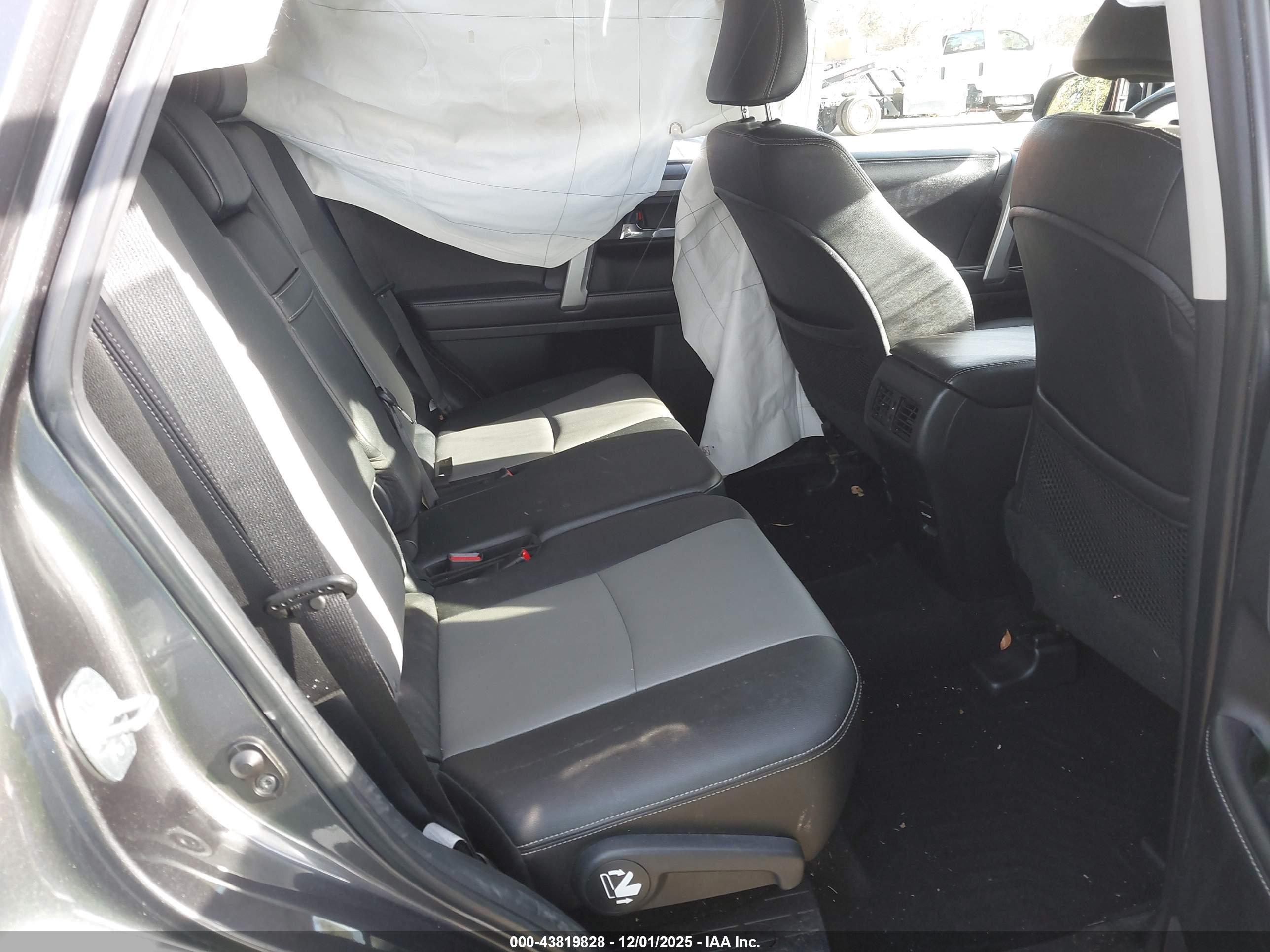 TOYOTA 4RUNNER image 8