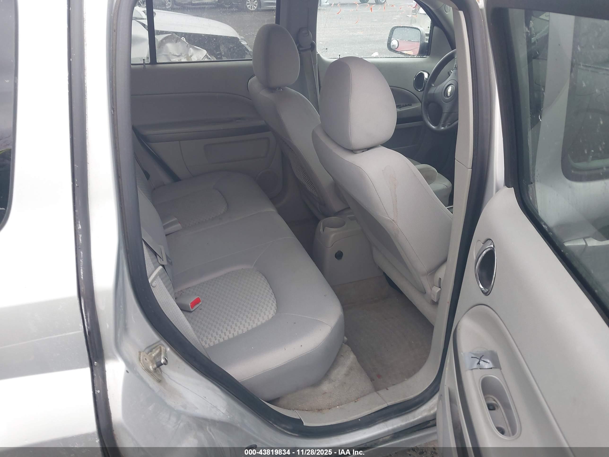 CHEVROLET HHR image 8