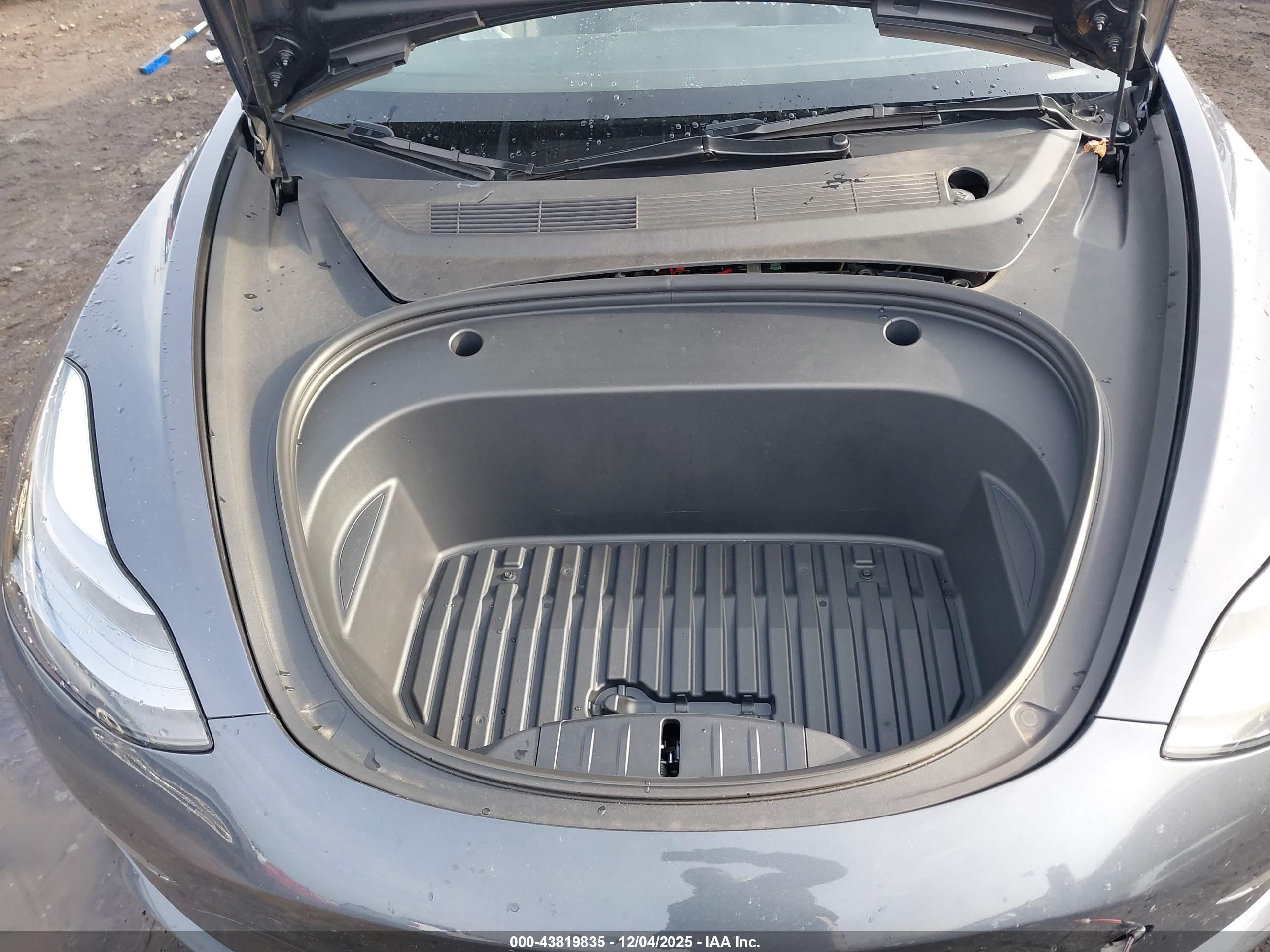 TESLA MODEL image 10