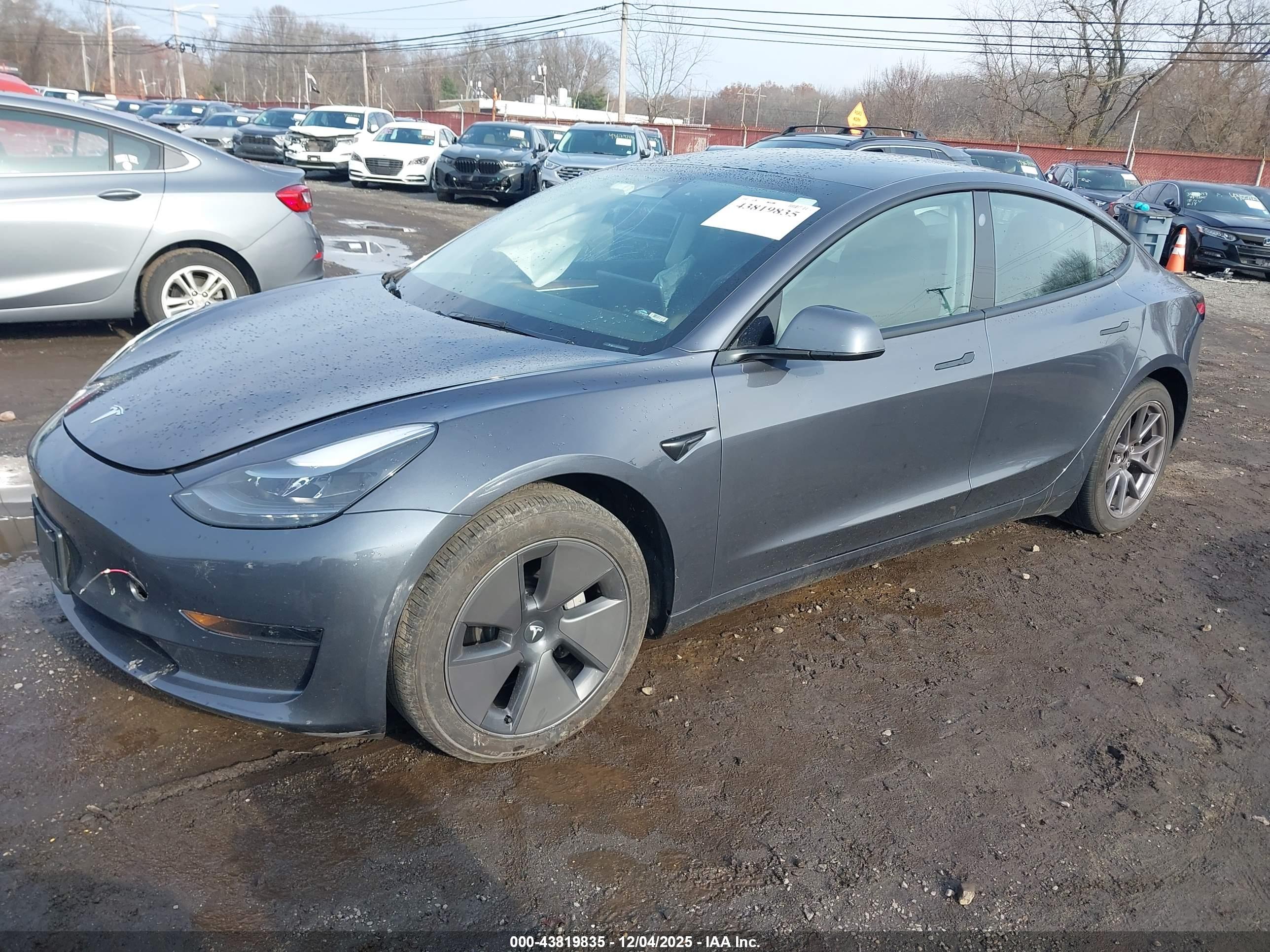 TESLA MODEL image 2