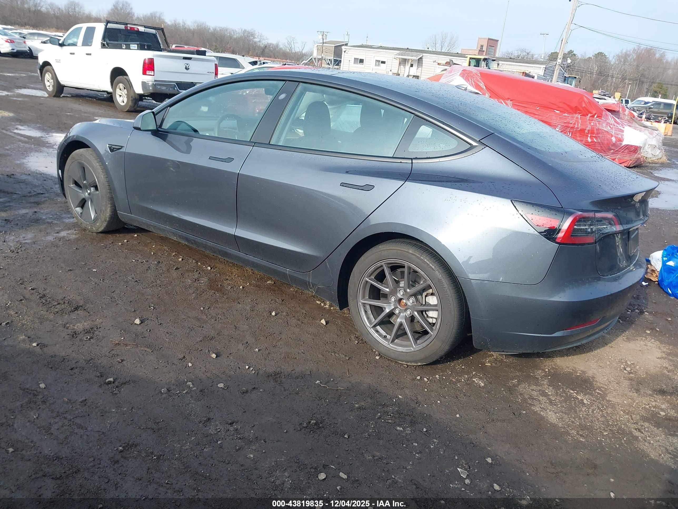 TESLA MODEL image 3