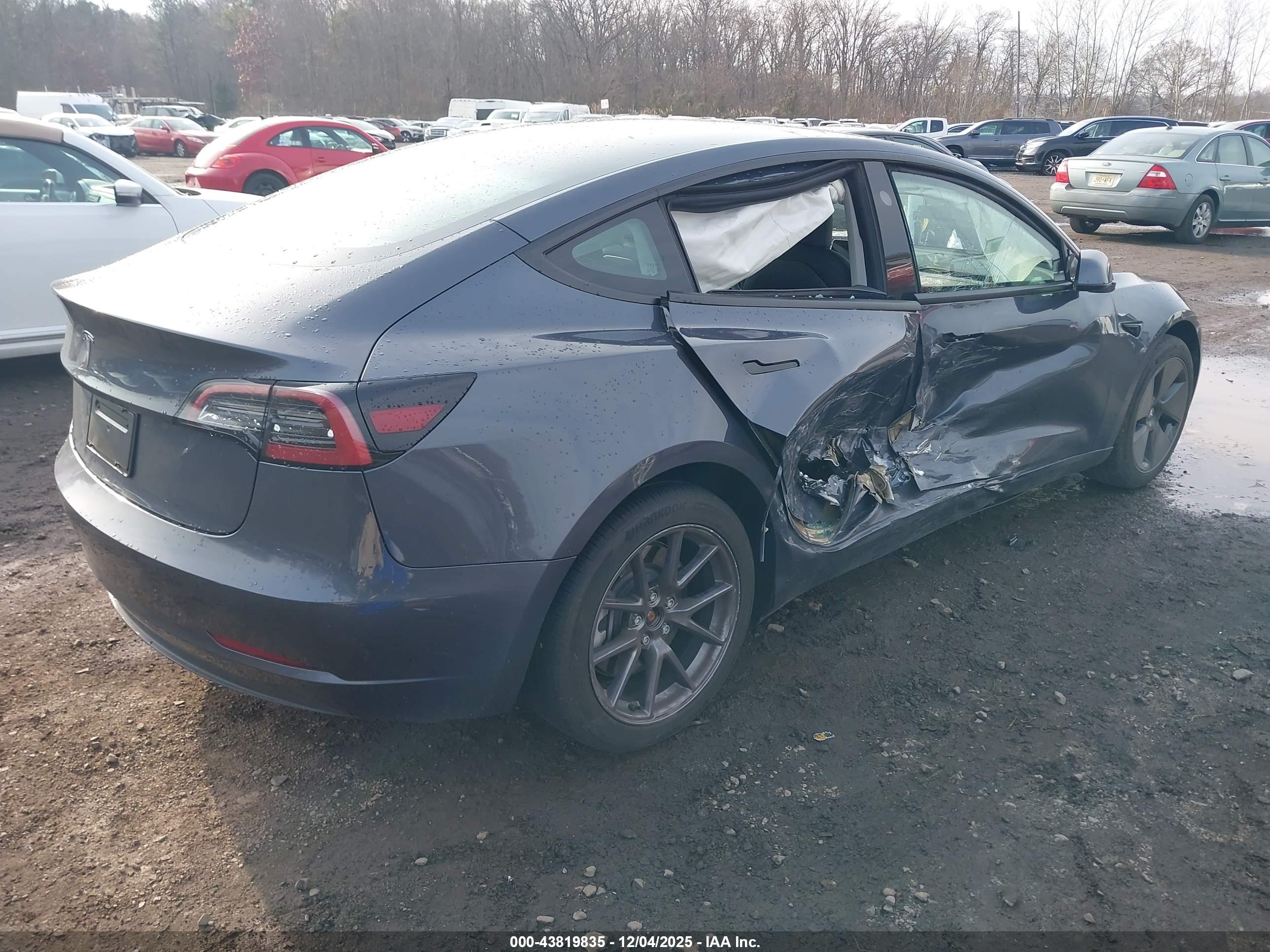 TESLA MODEL image 4