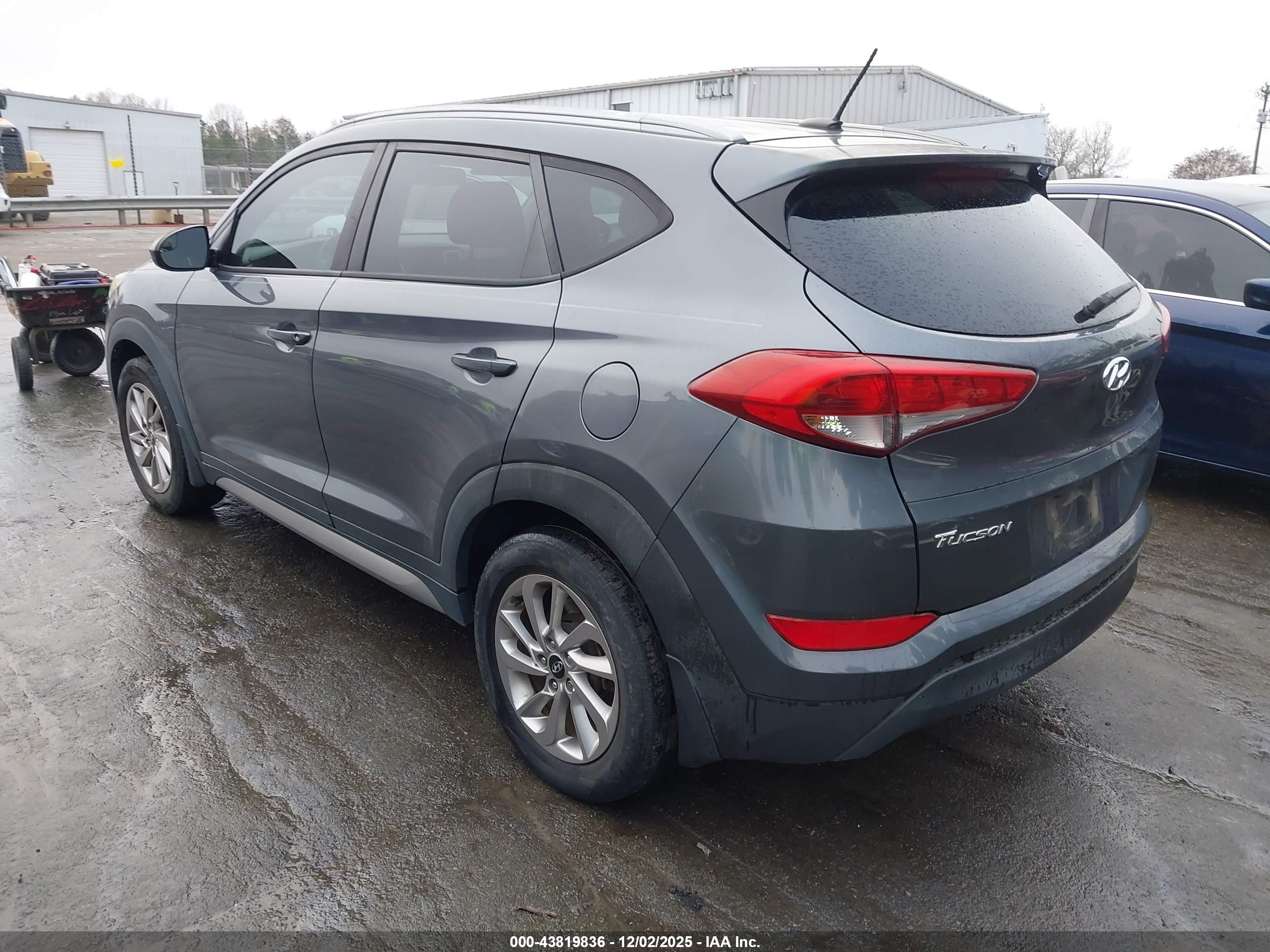 HYUNDAI TUCSON image 3