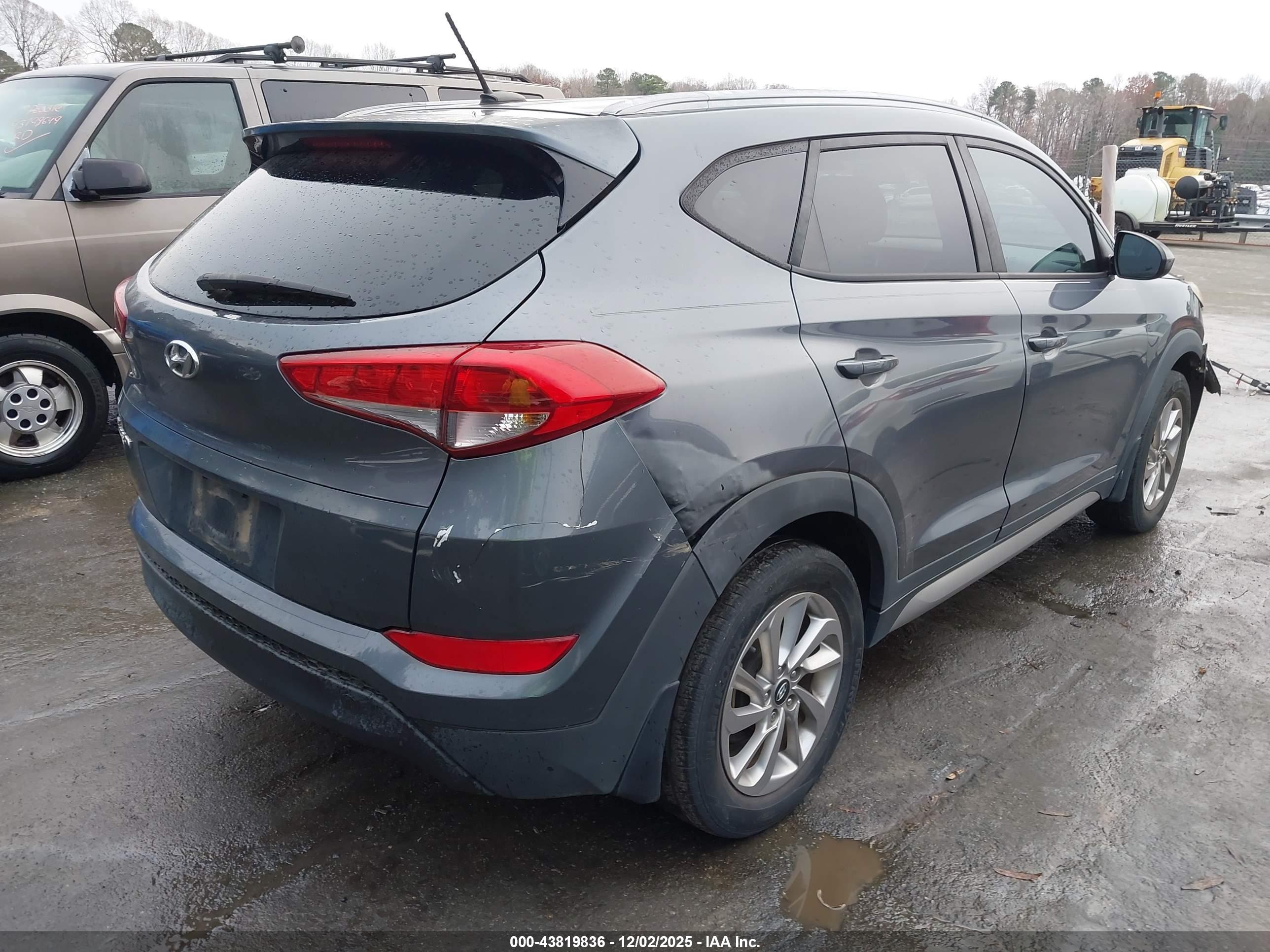 HYUNDAI TUCSON image 4