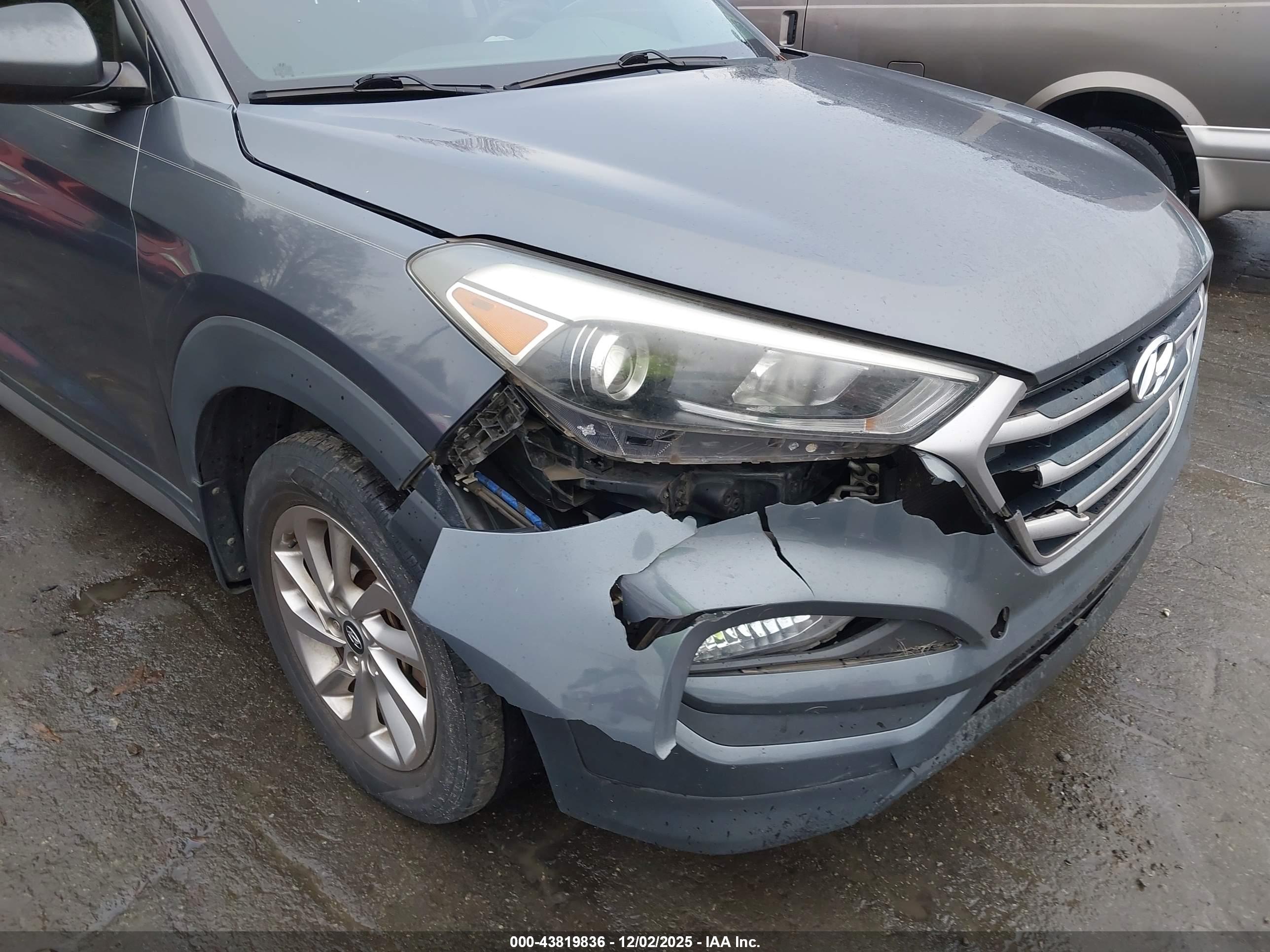 HYUNDAI TUCSON image 6