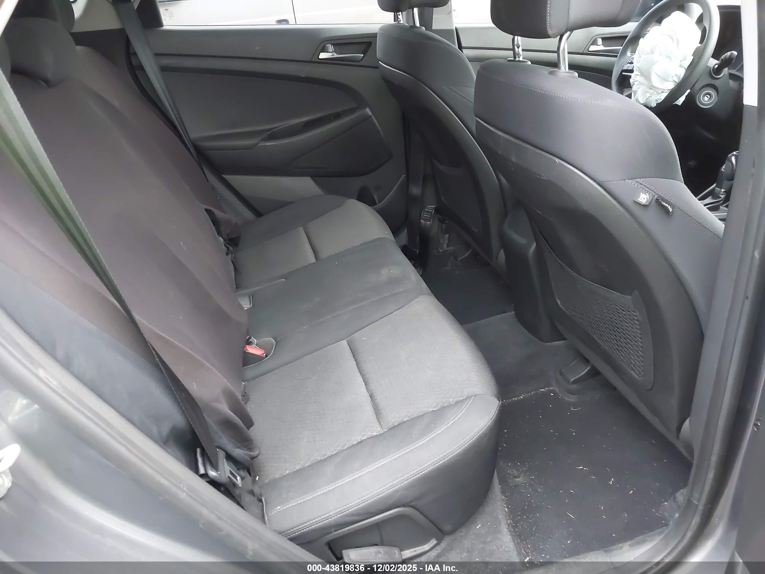 HYUNDAI TUCSON image 8