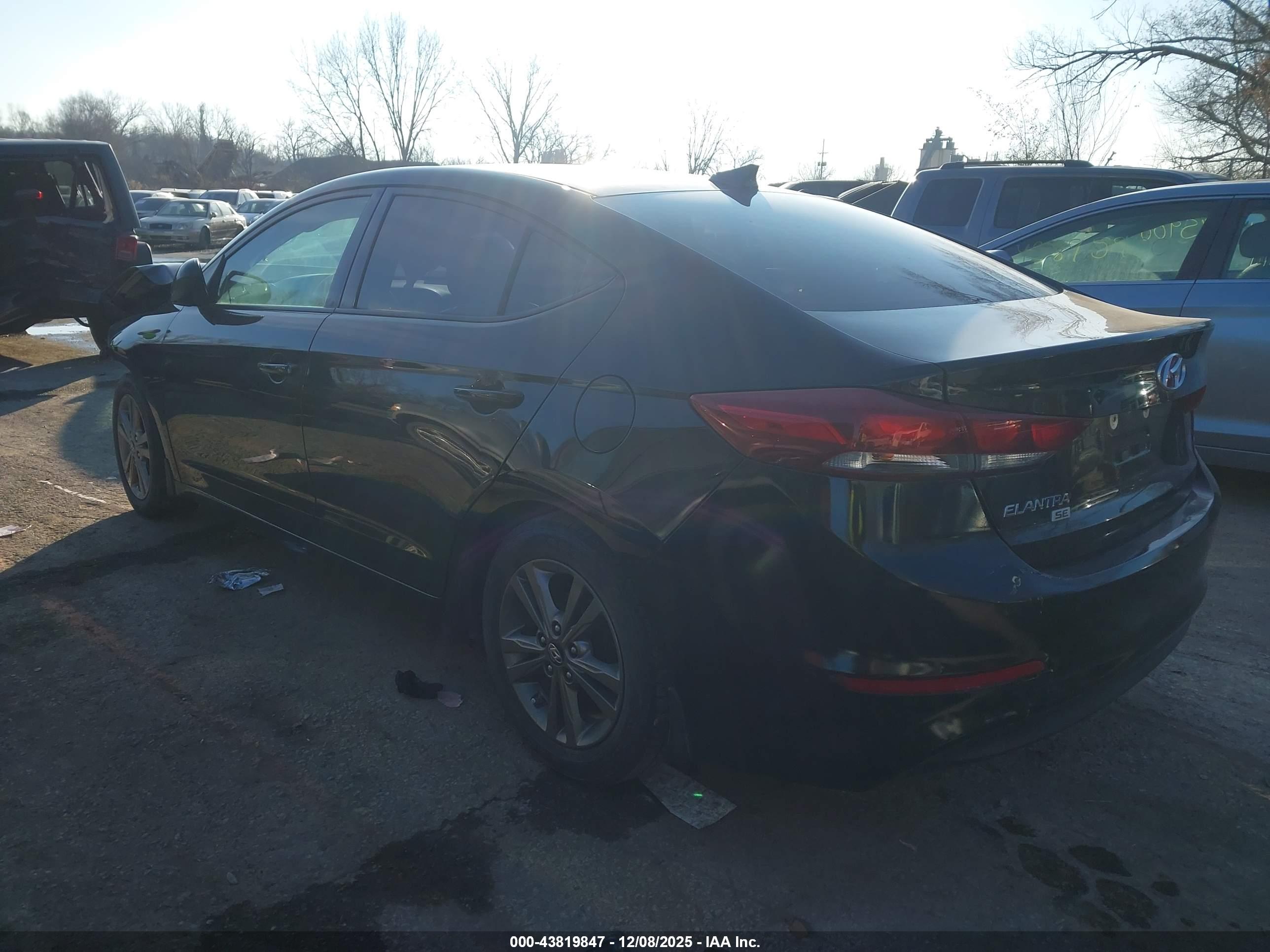 HYUNDAI ELANTRA image 3