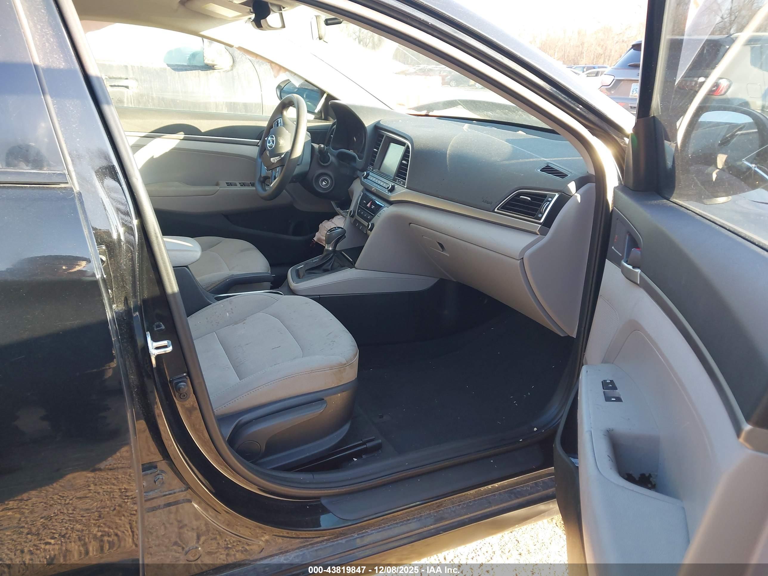 HYUNDAI ELANTRA image 5