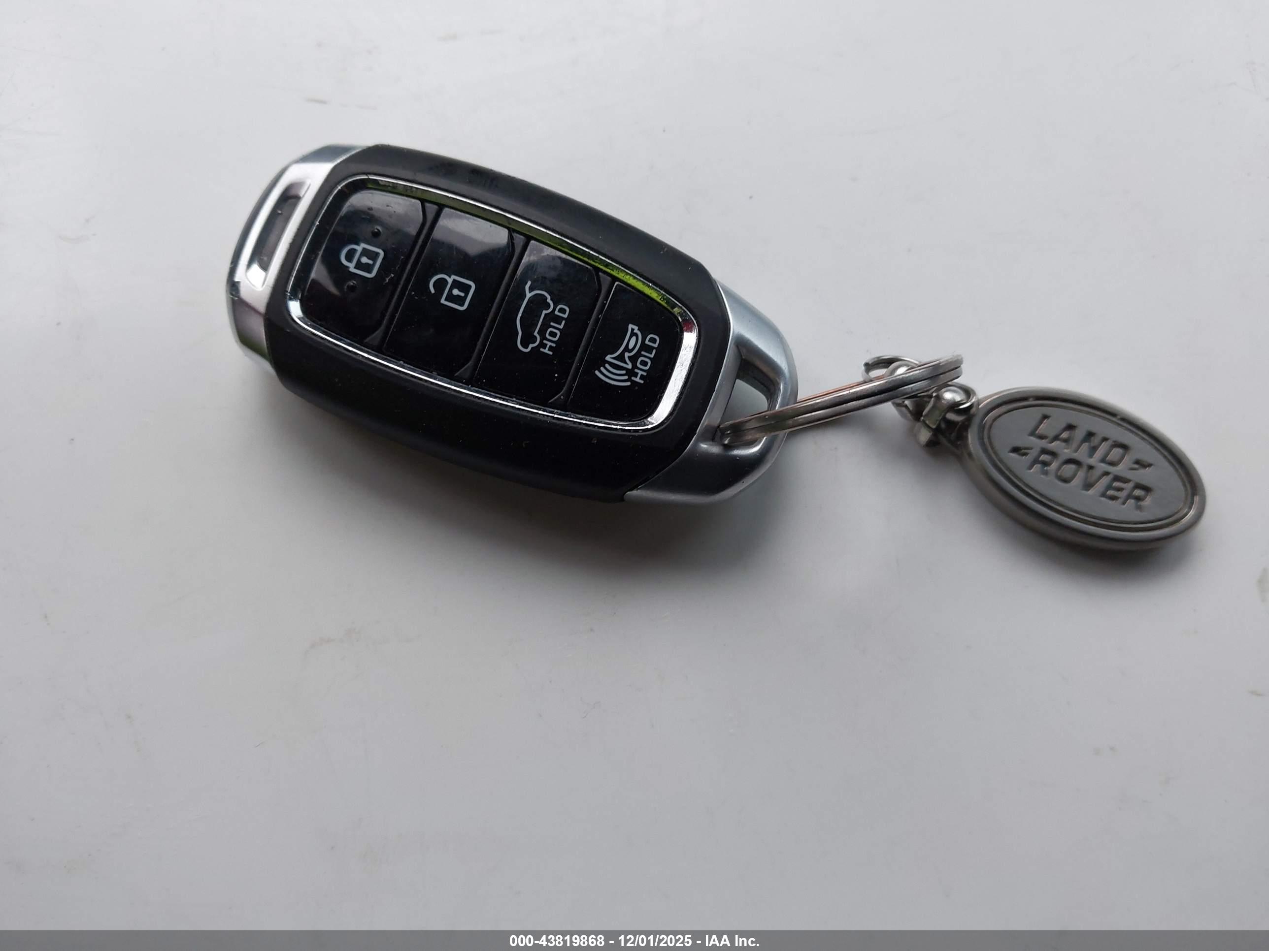 HYUNDAI SANTA image 11