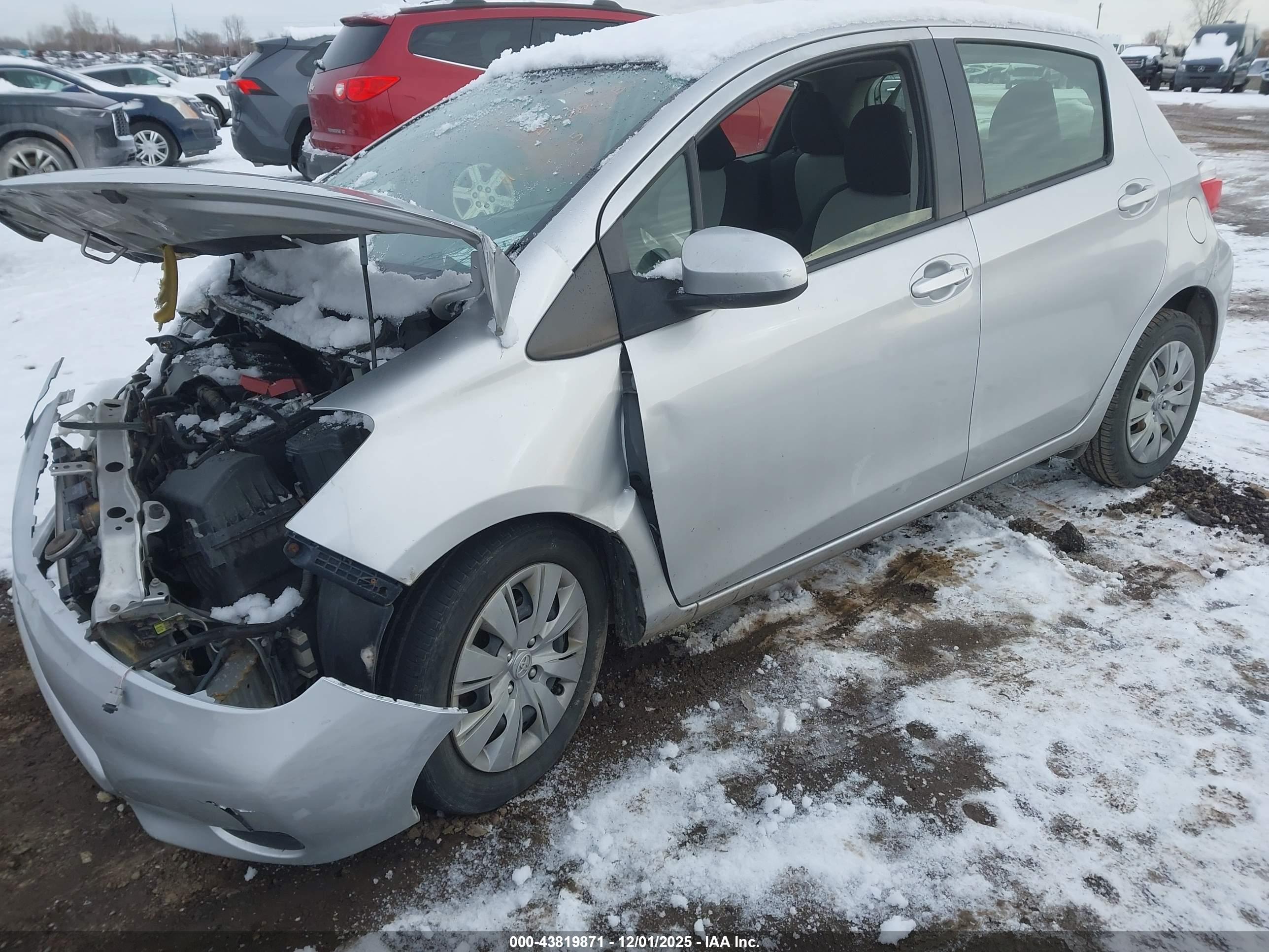 TOYOTA YARIS image 2