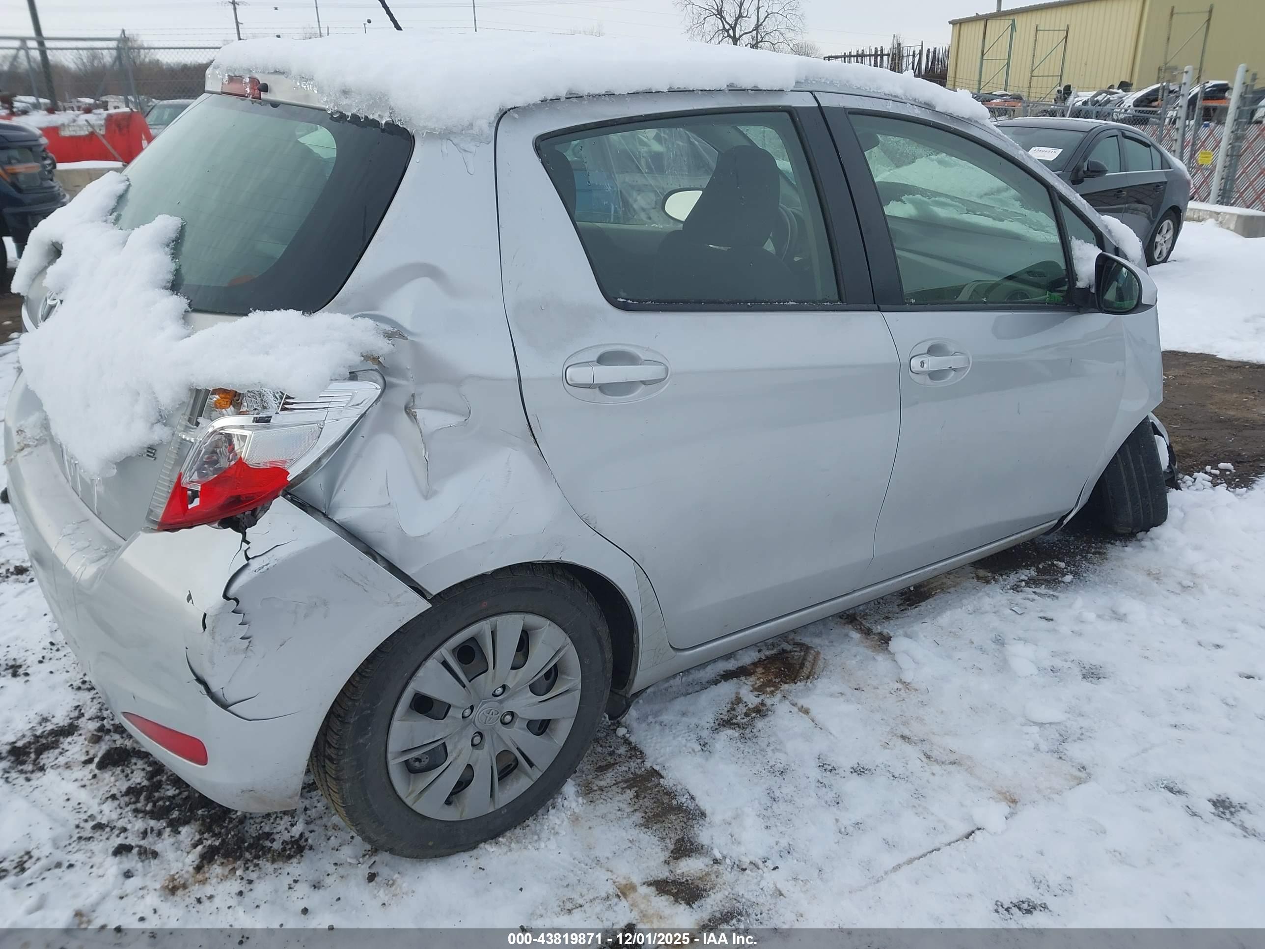 TOYOTA YARIS image 4