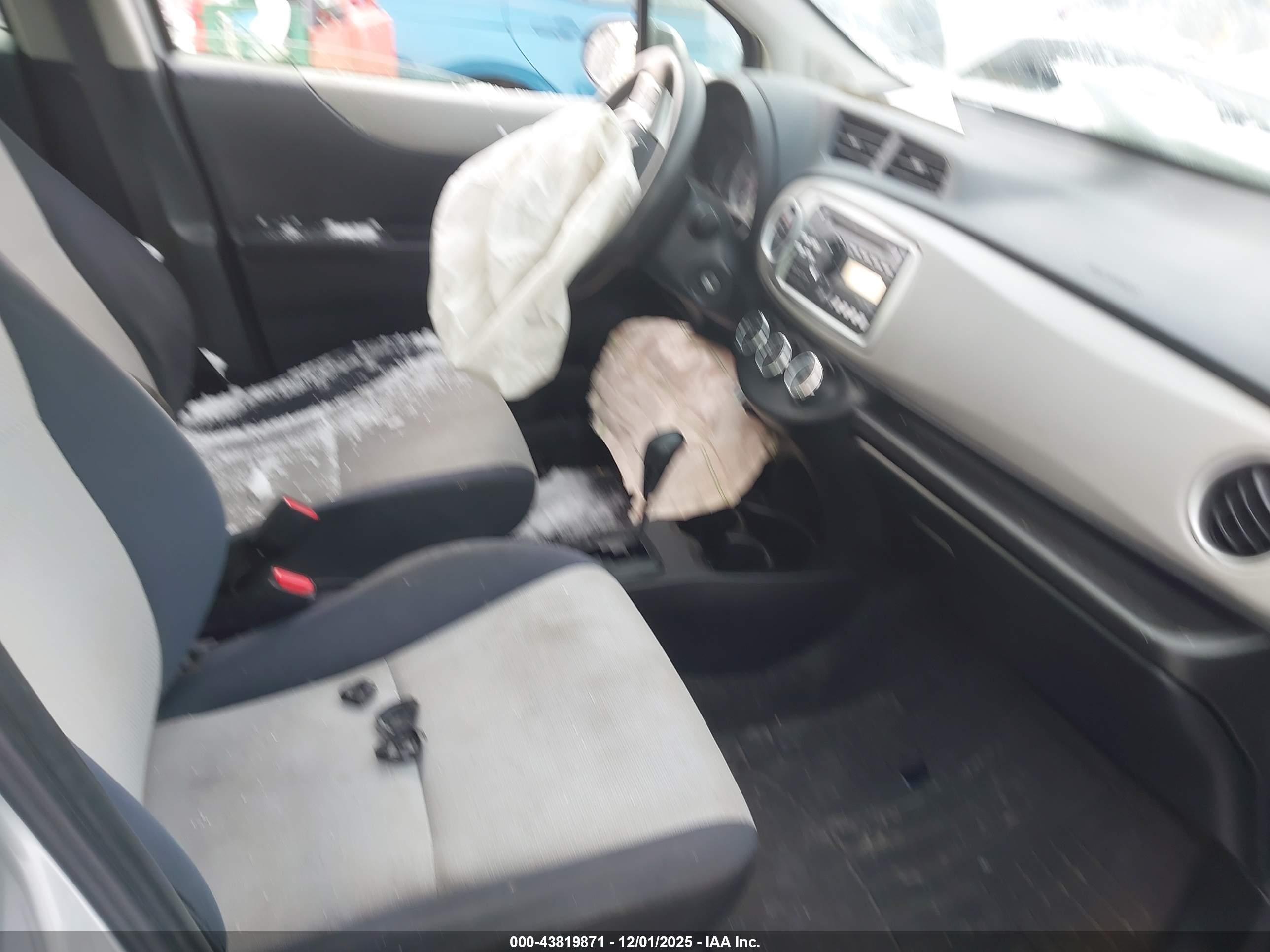TOYOTA YARIS image 5