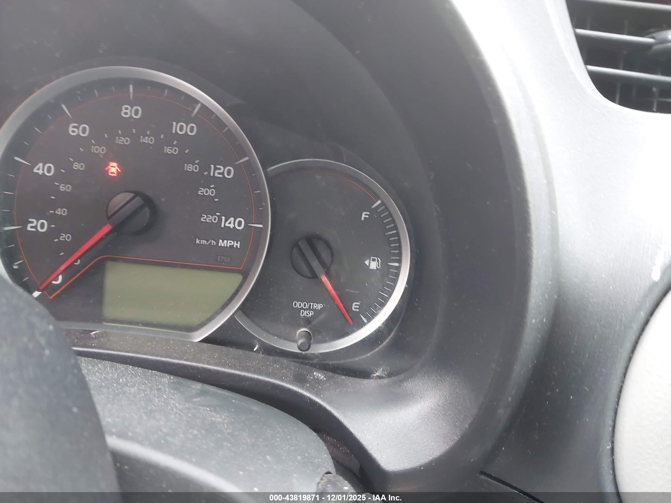 TOYOTA YARIS image 7