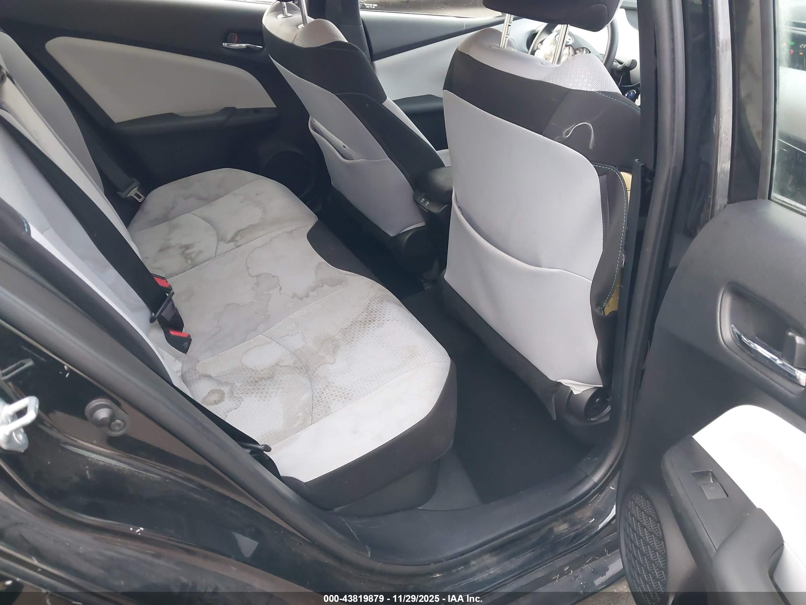 TOYOTA PRIUS image 8