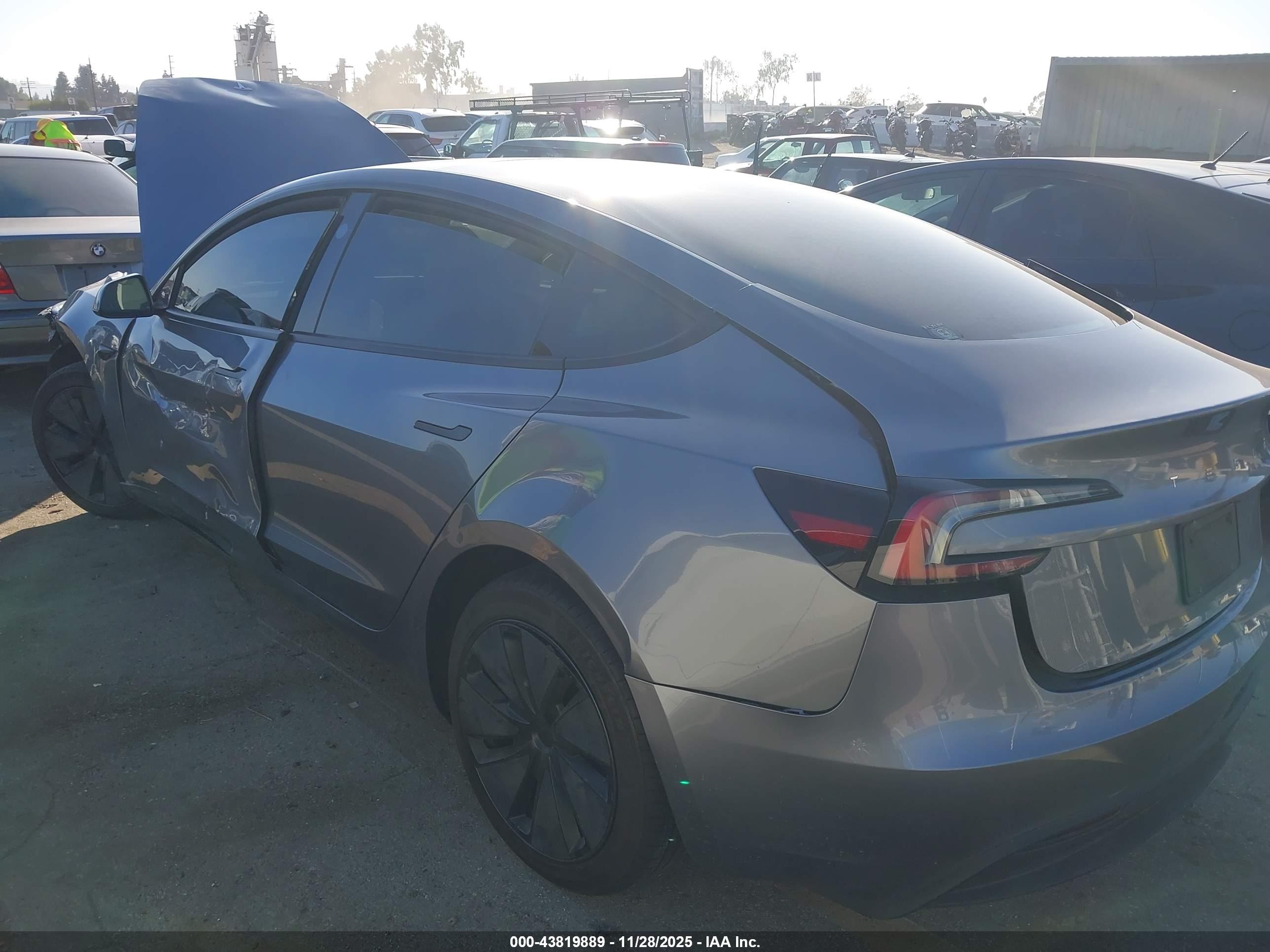 TESLA MODEL image 3
